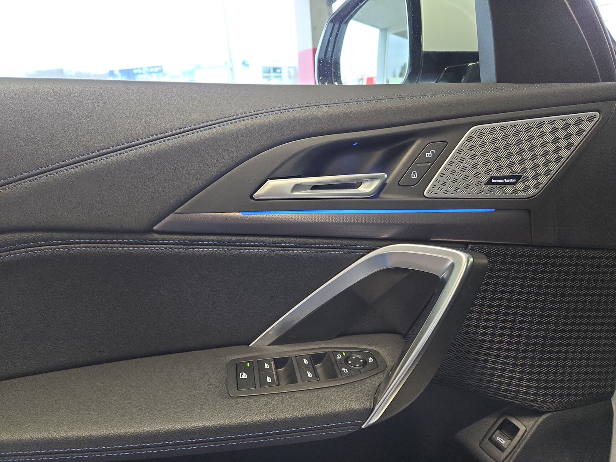 listing desktop thumbnail image 16