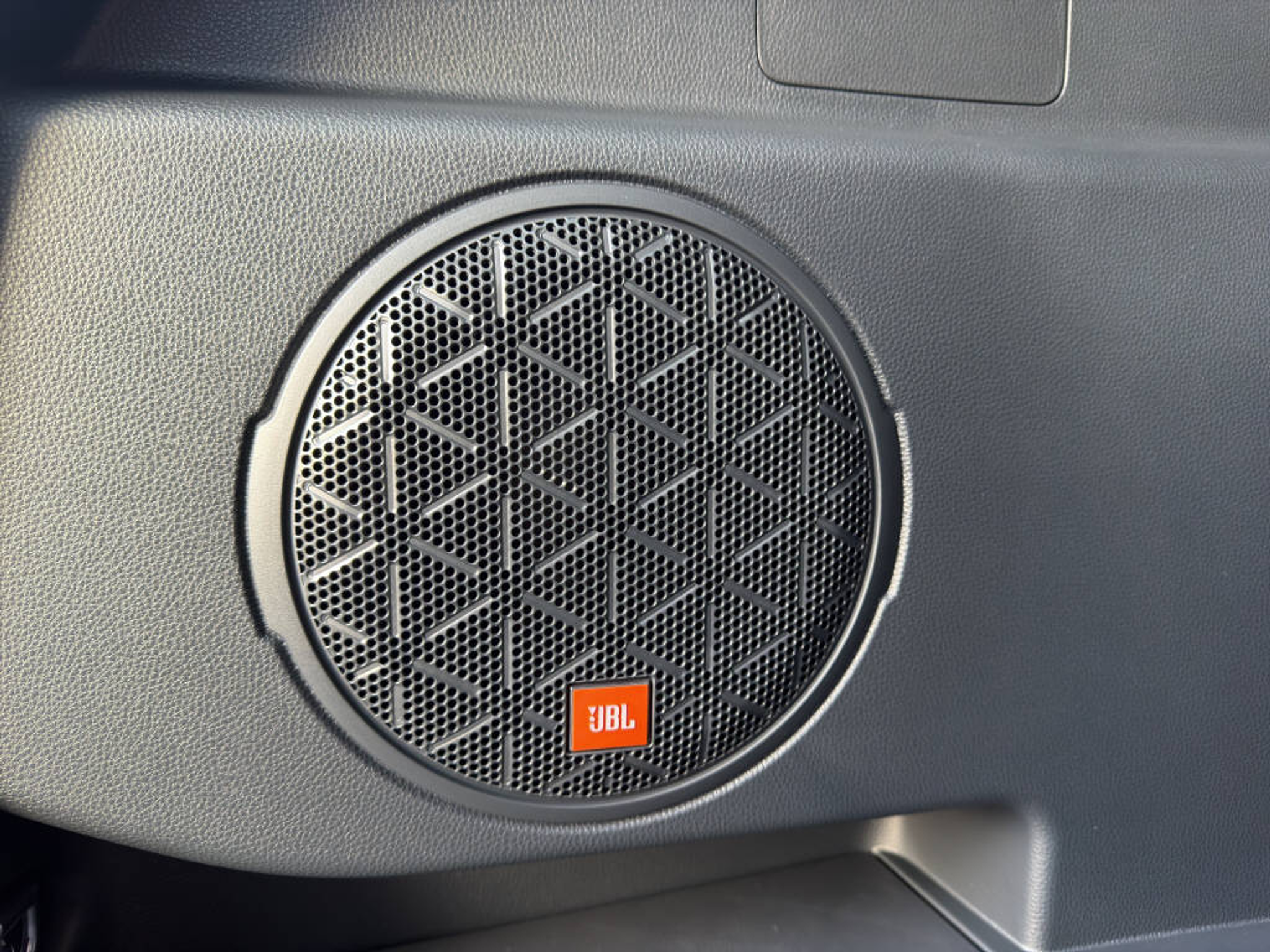 listing desktop thumbnail image 27