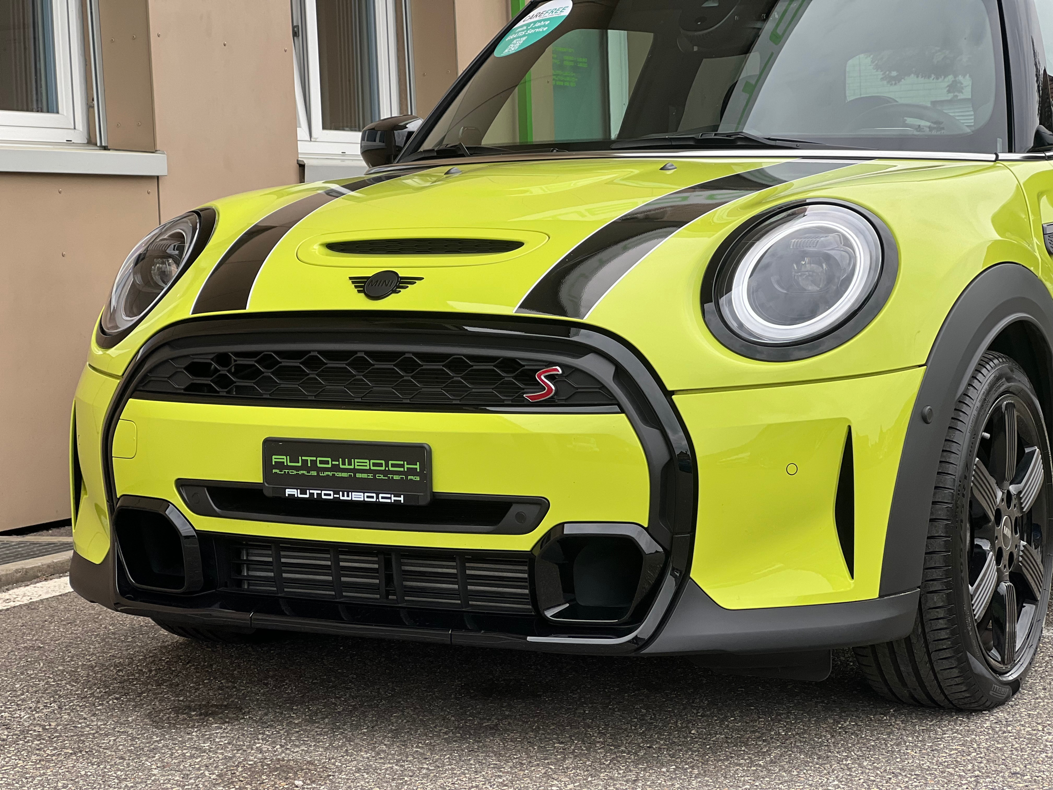 listing desktop thumbnail image 9