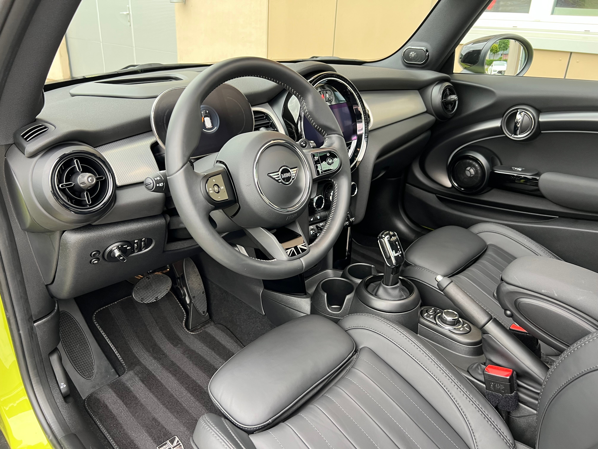 listing desktop thumbnail image 12