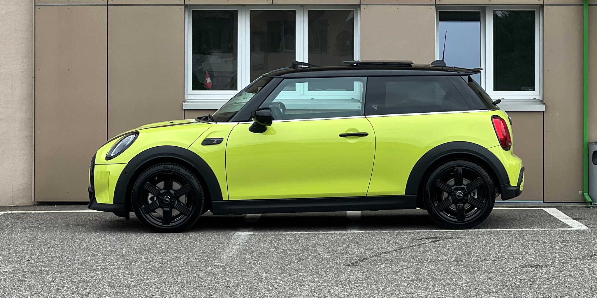 listing desktop thumbnail image 7