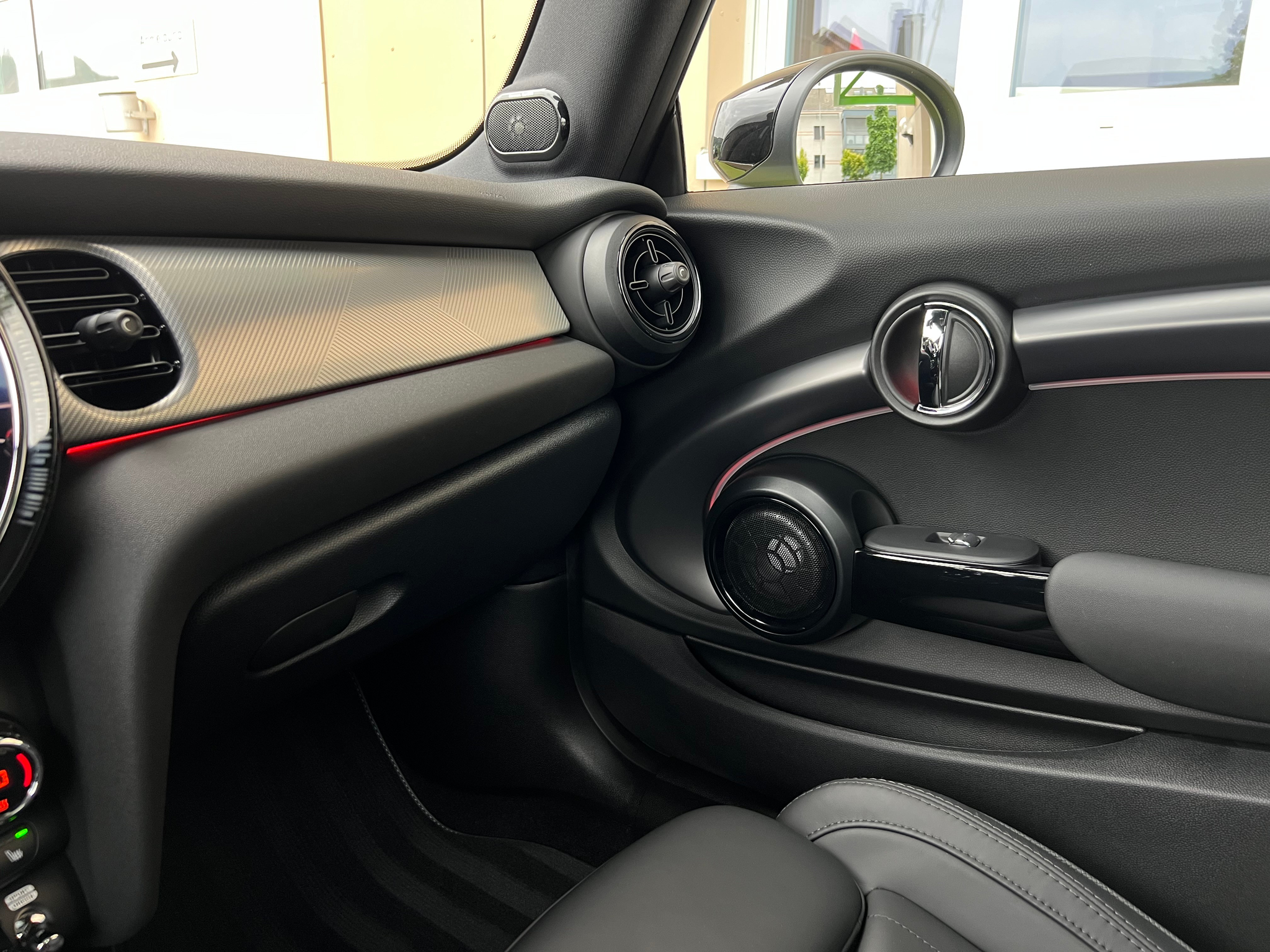 listing desktop thumbnail image 26