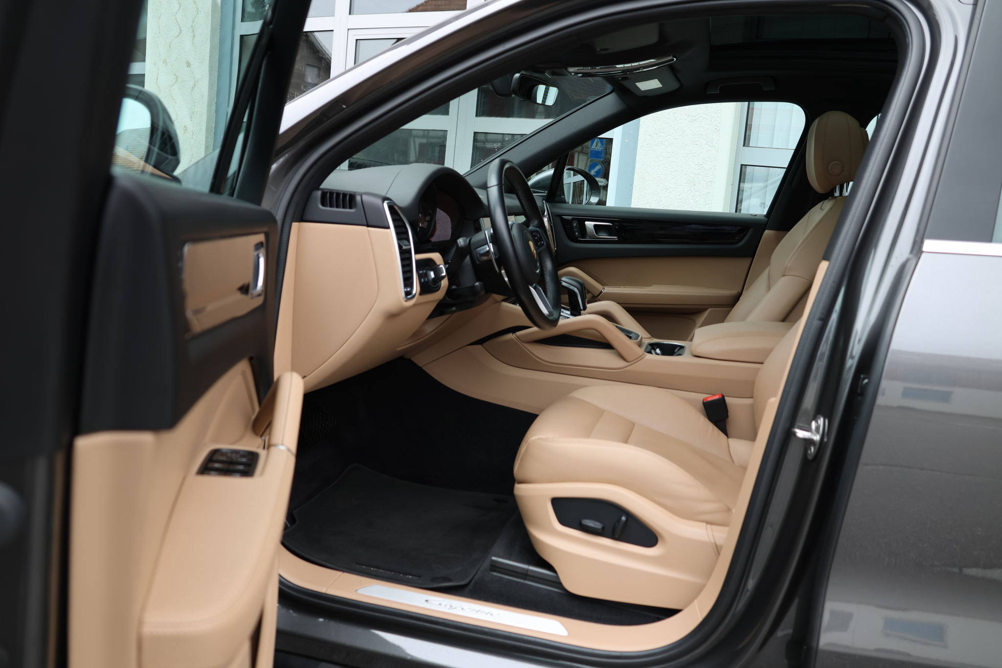 listing desktop thumbnail image 9