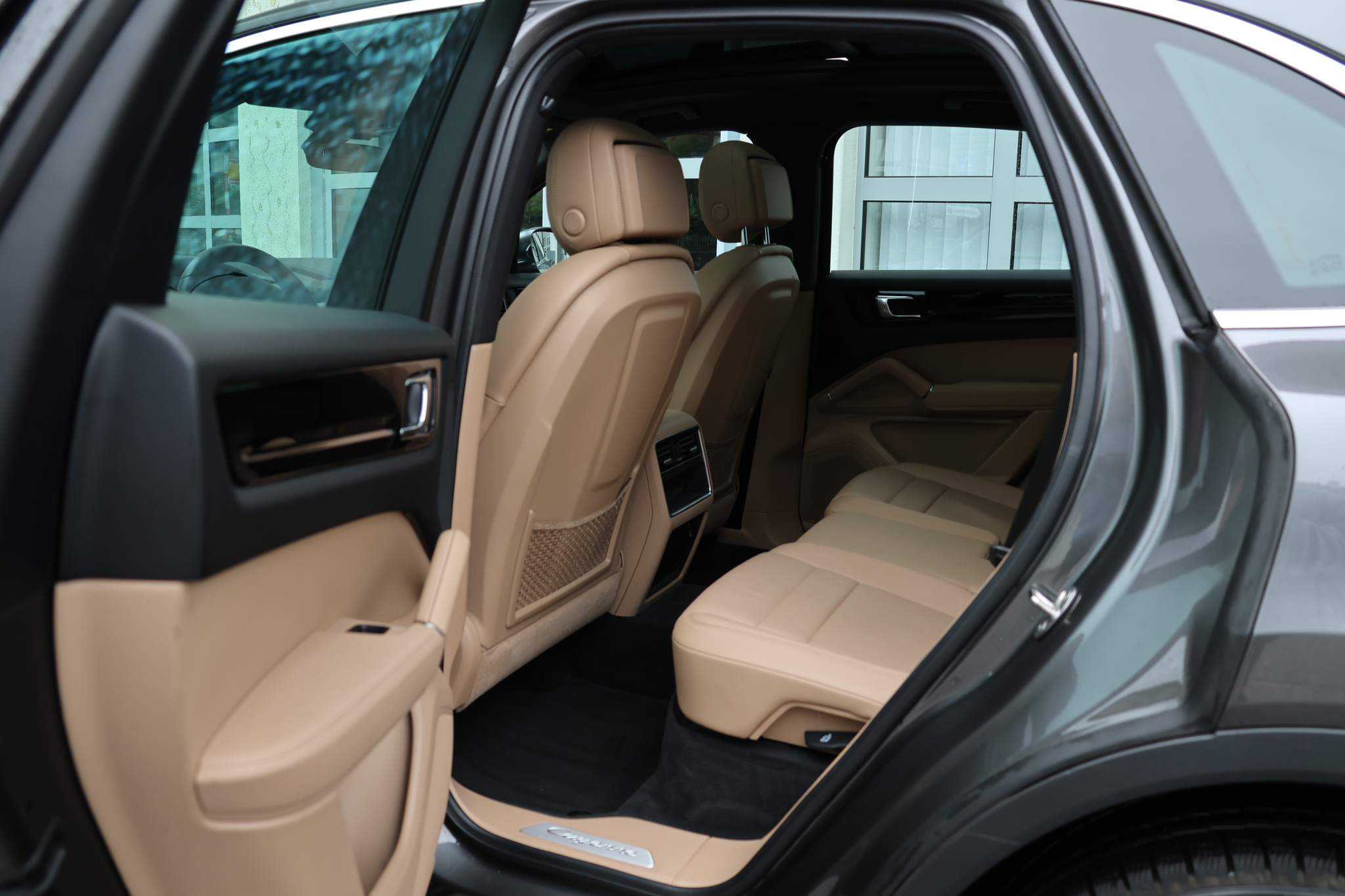 listing desktop thumbnail image 12