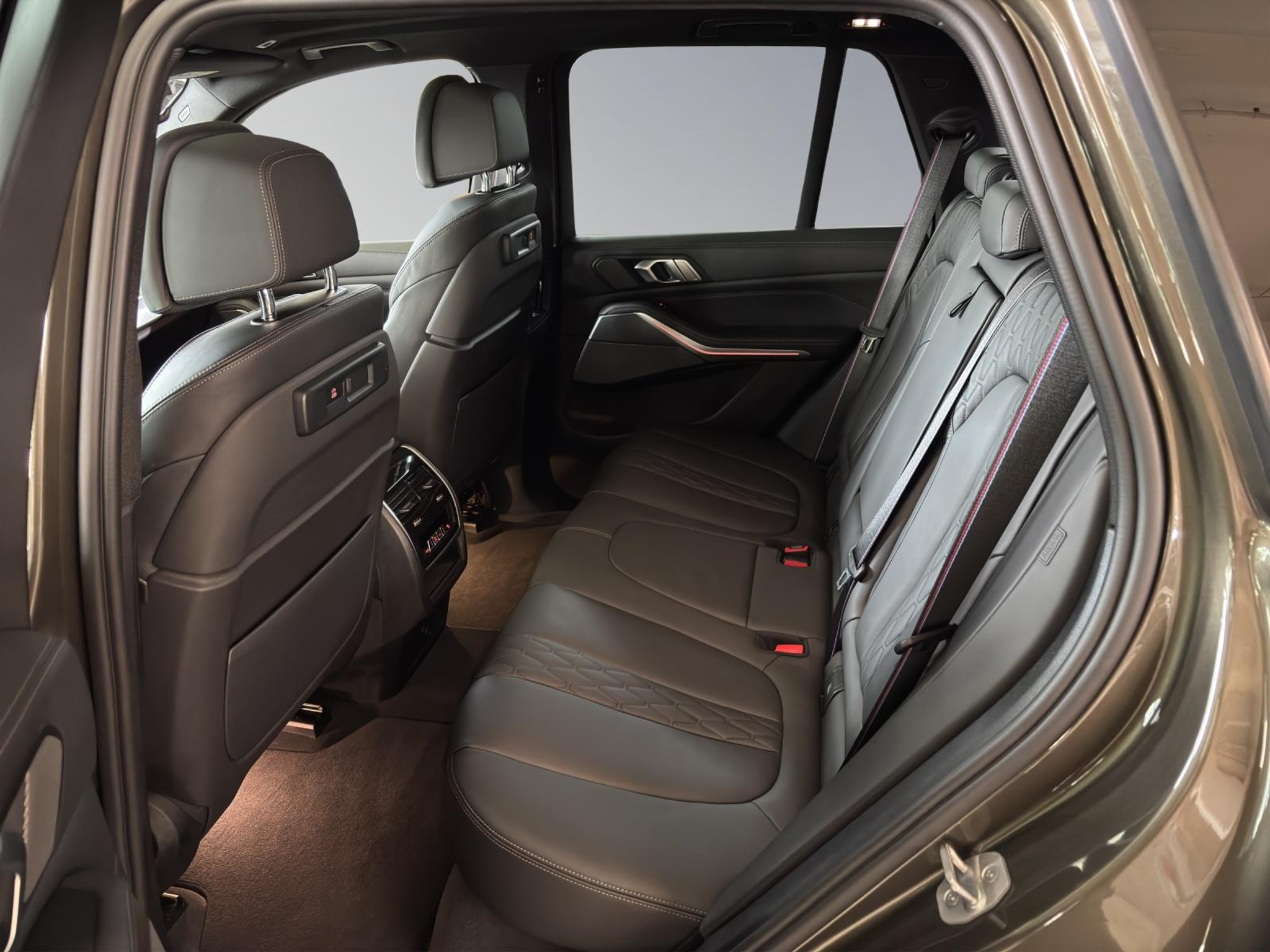 listing desktop thumbnail image 6