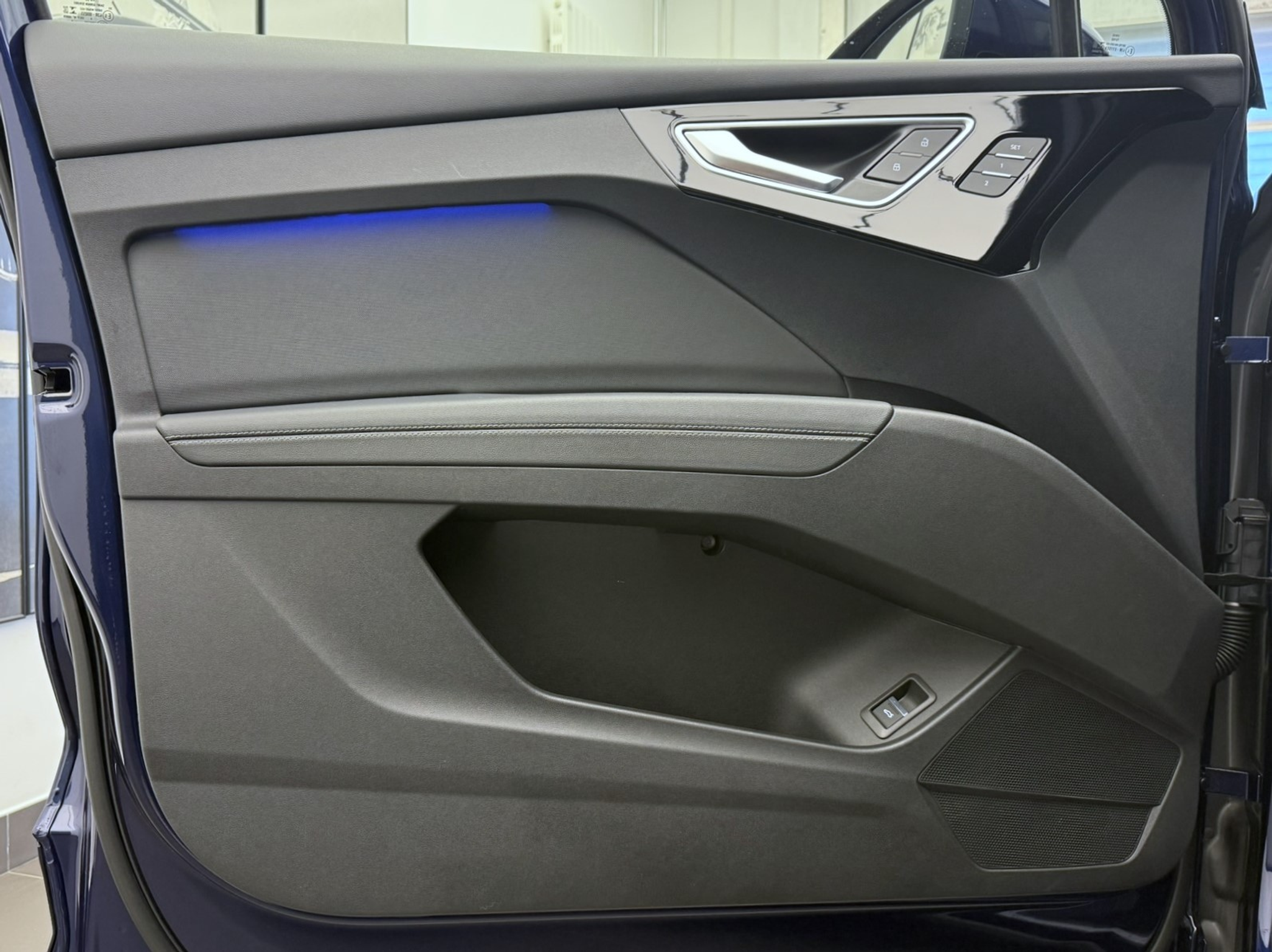 listing desktop thumbnail image 3