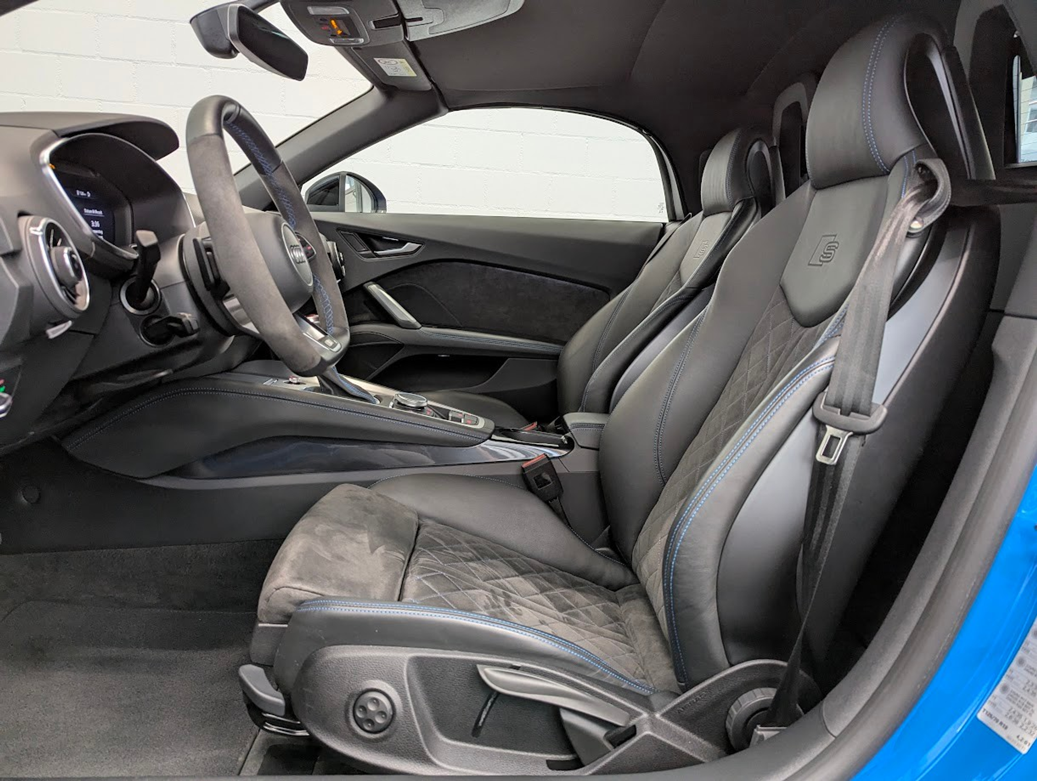 listing desktop thumbnail image 3