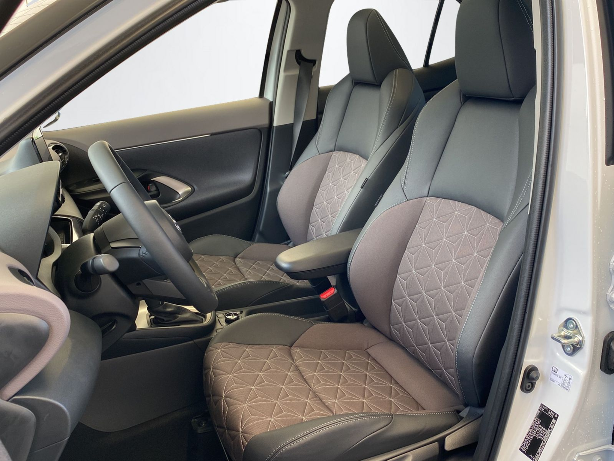 listing desktop thumbnail image 14