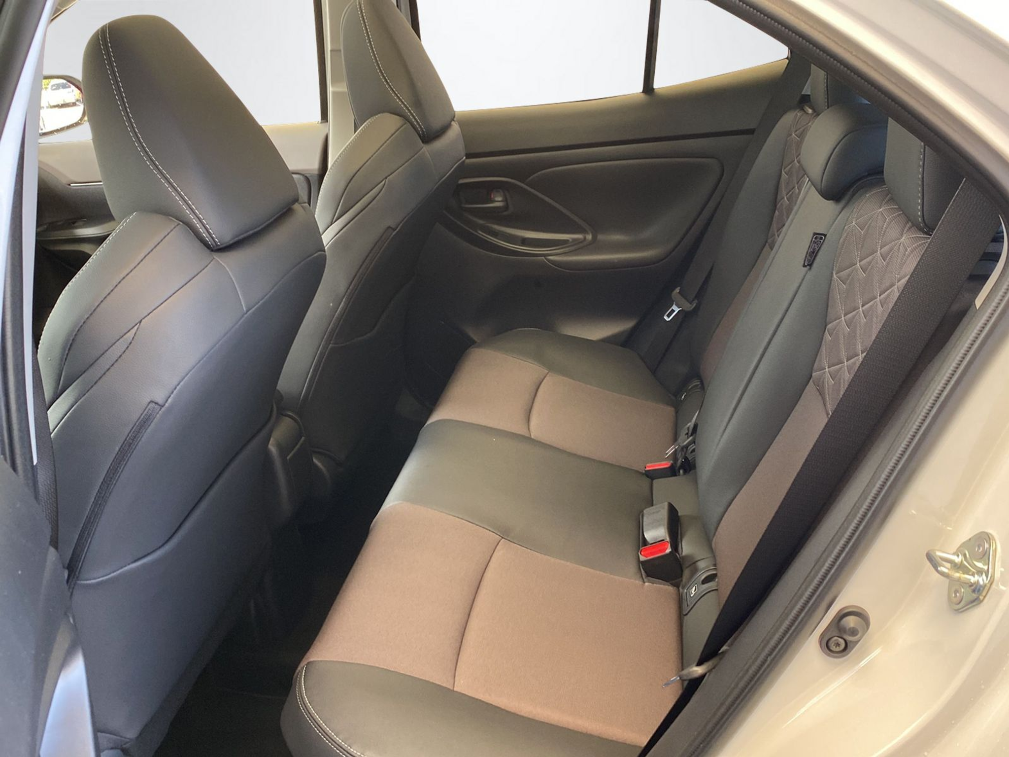 listing desktop thumbnail image 10