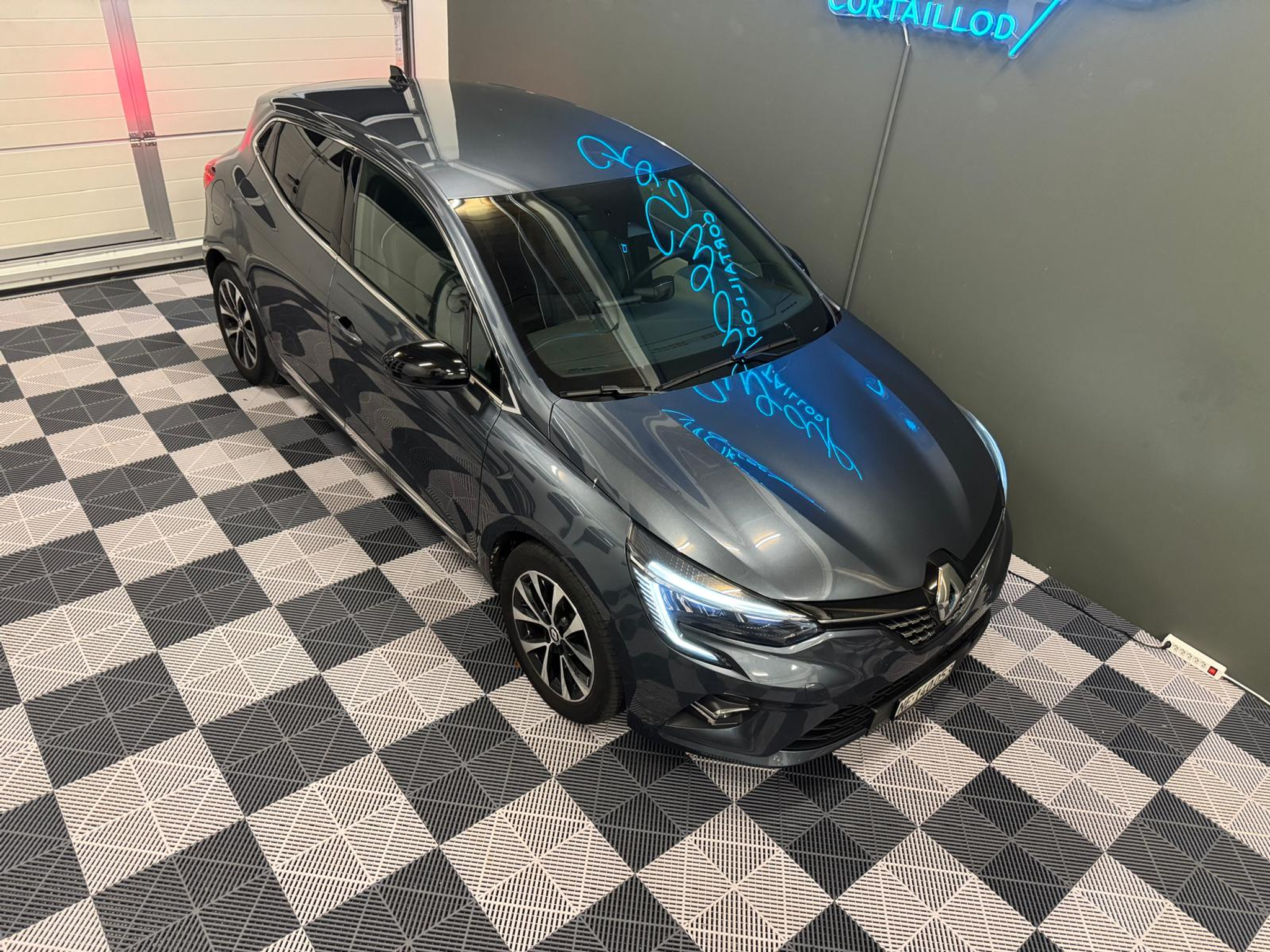 listing desktop thumbnail image 6