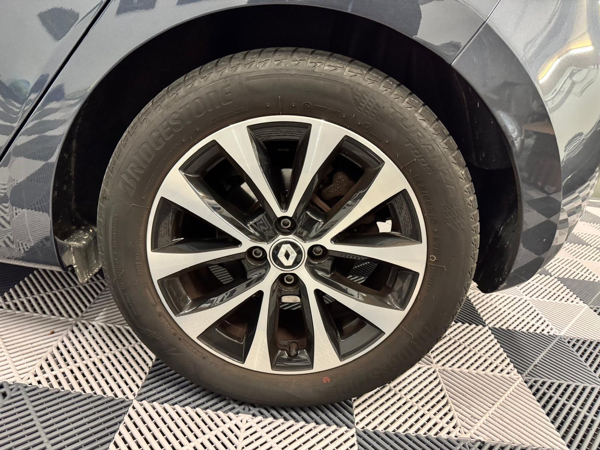 listing desktop thumbnail image 26