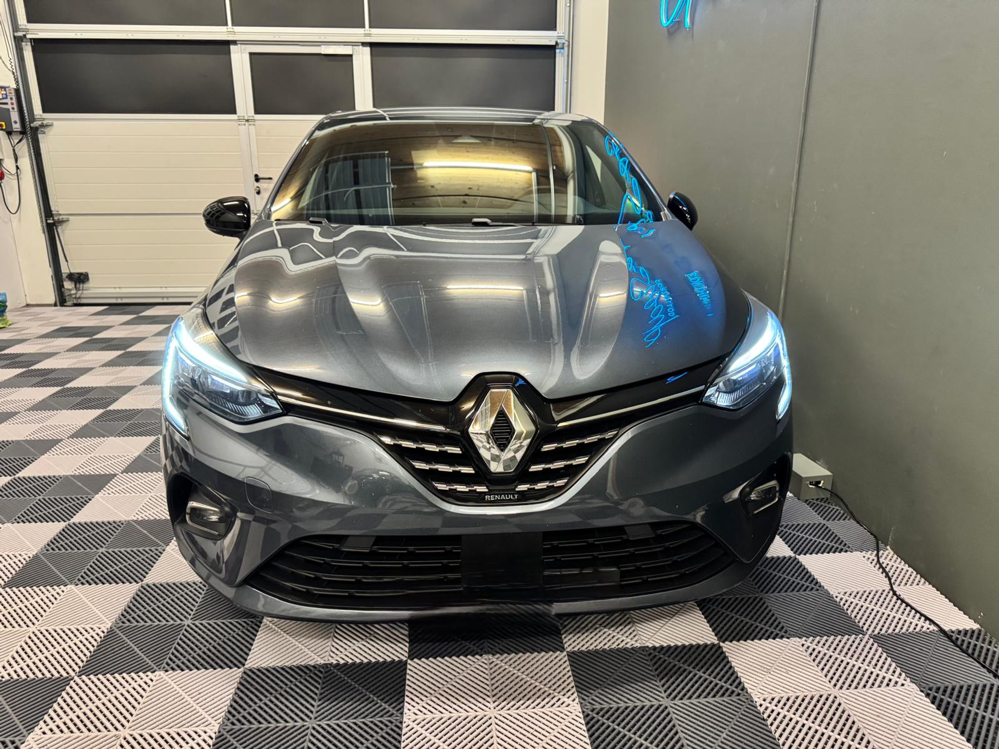 listing desktop thumbnail image 8