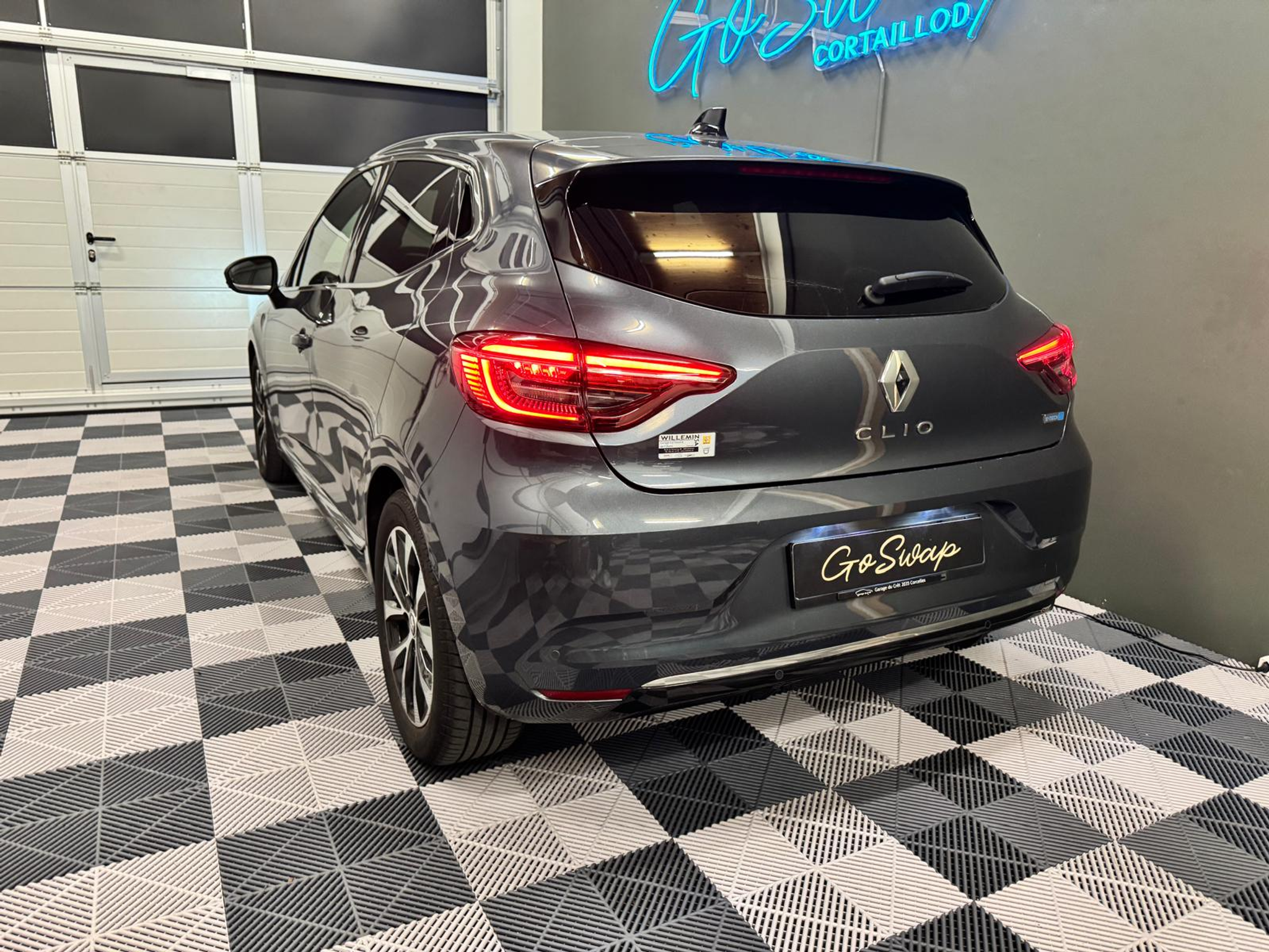 listing desktop thumbnail image 3