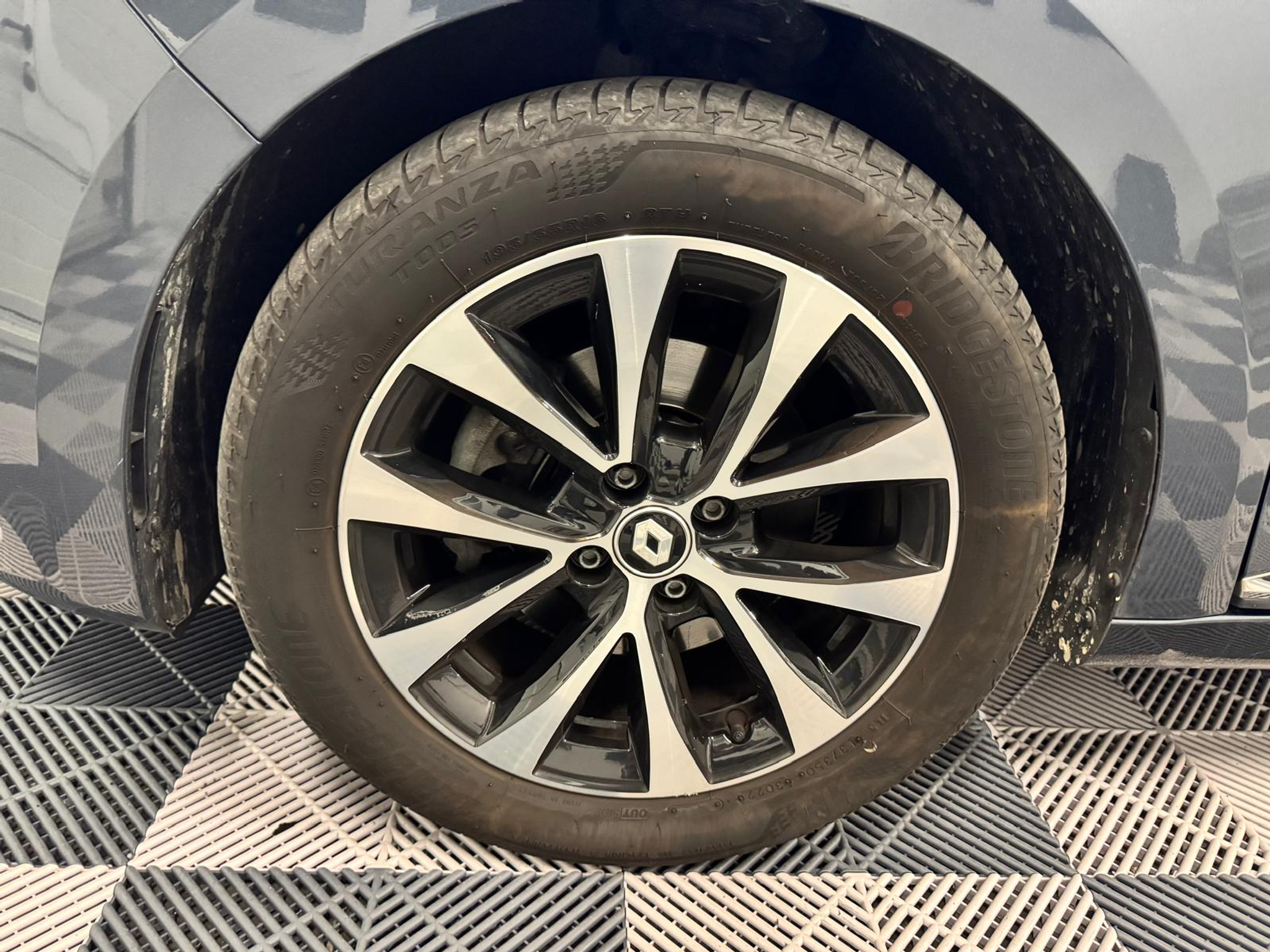 listing desktop thumbnail image 25