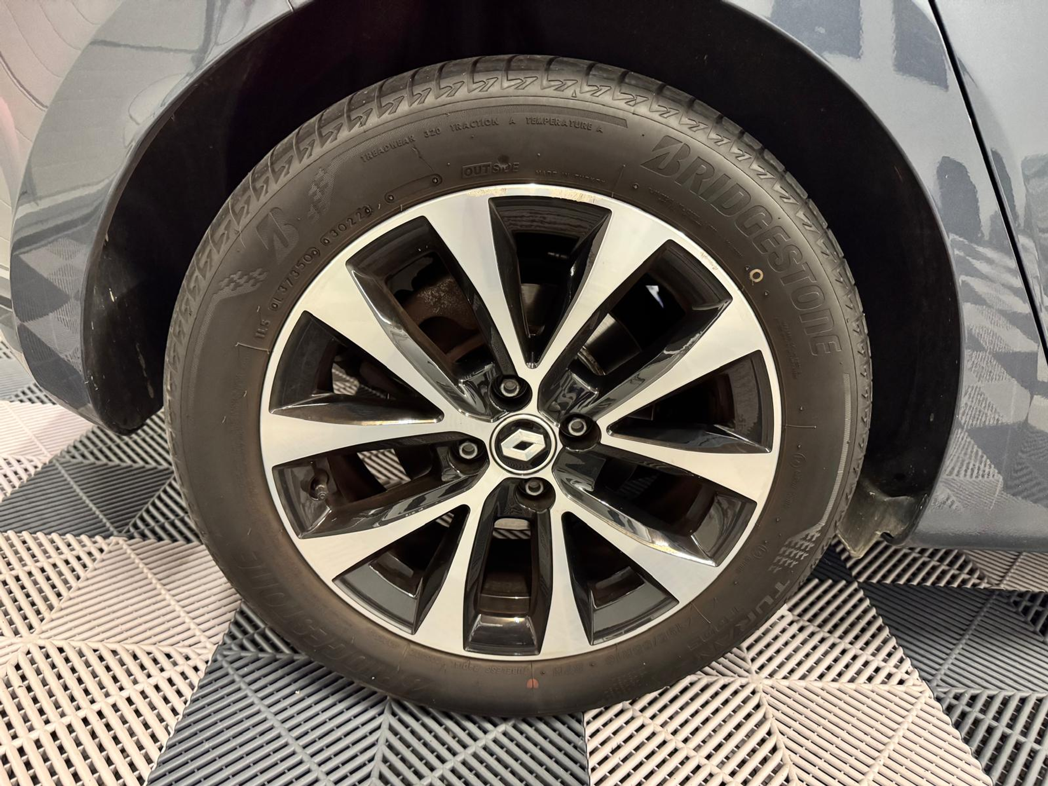 listing desktop thumbnail image 23