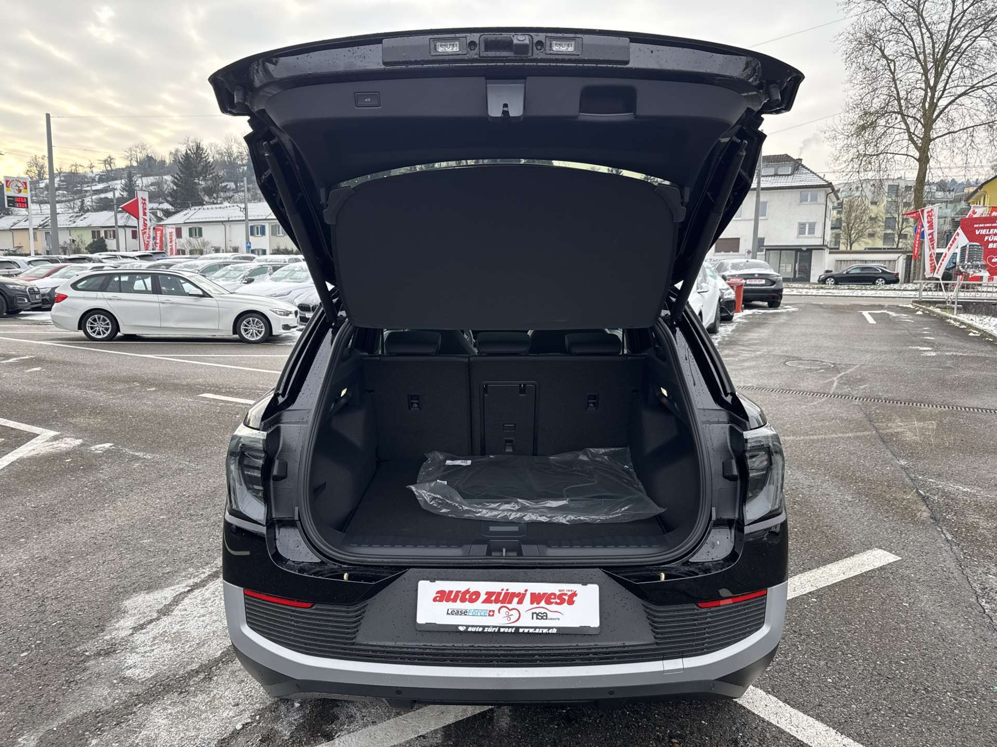 listing desktop thumbnail image 6