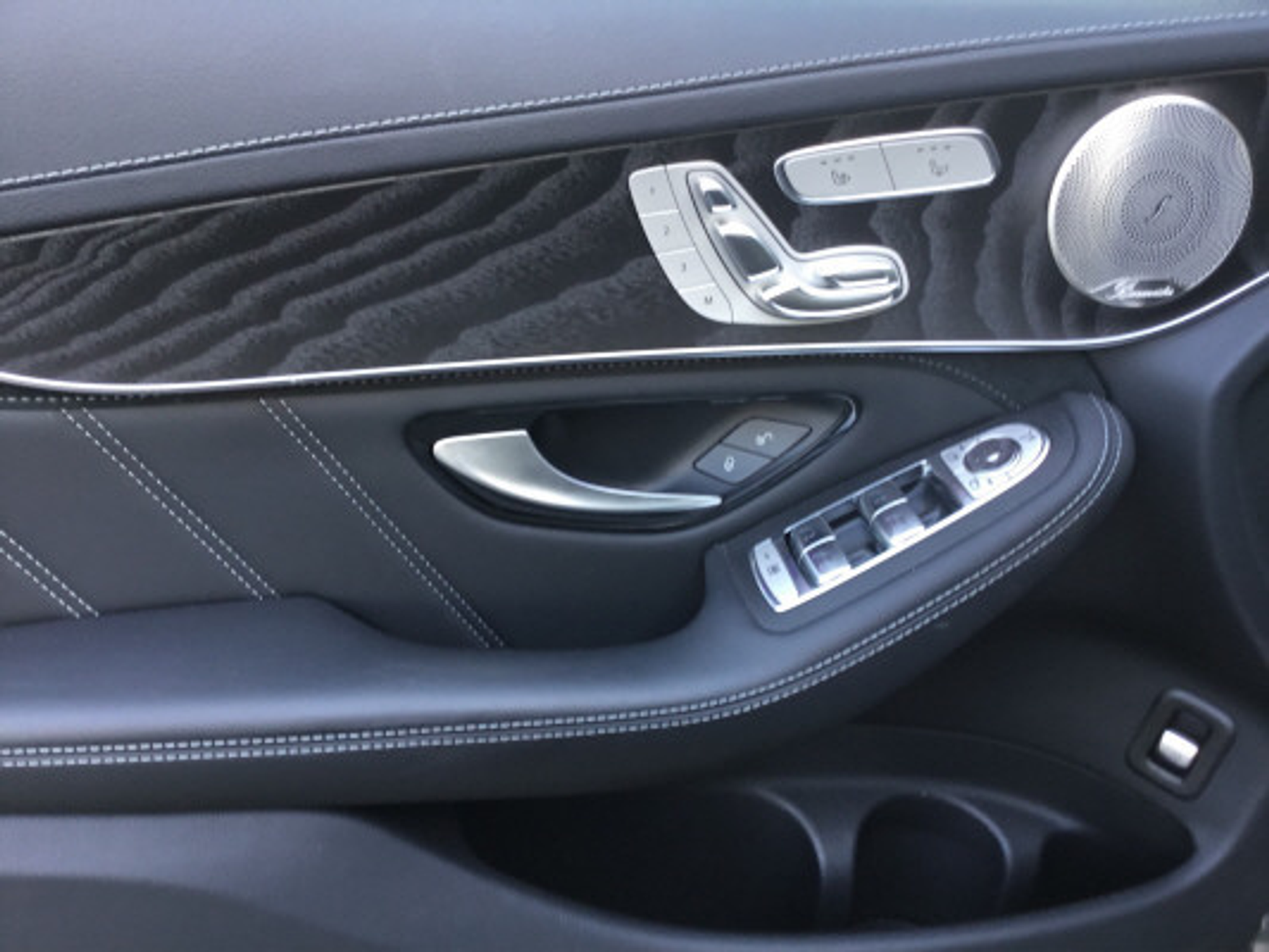 listing desktop thumbnail image 9