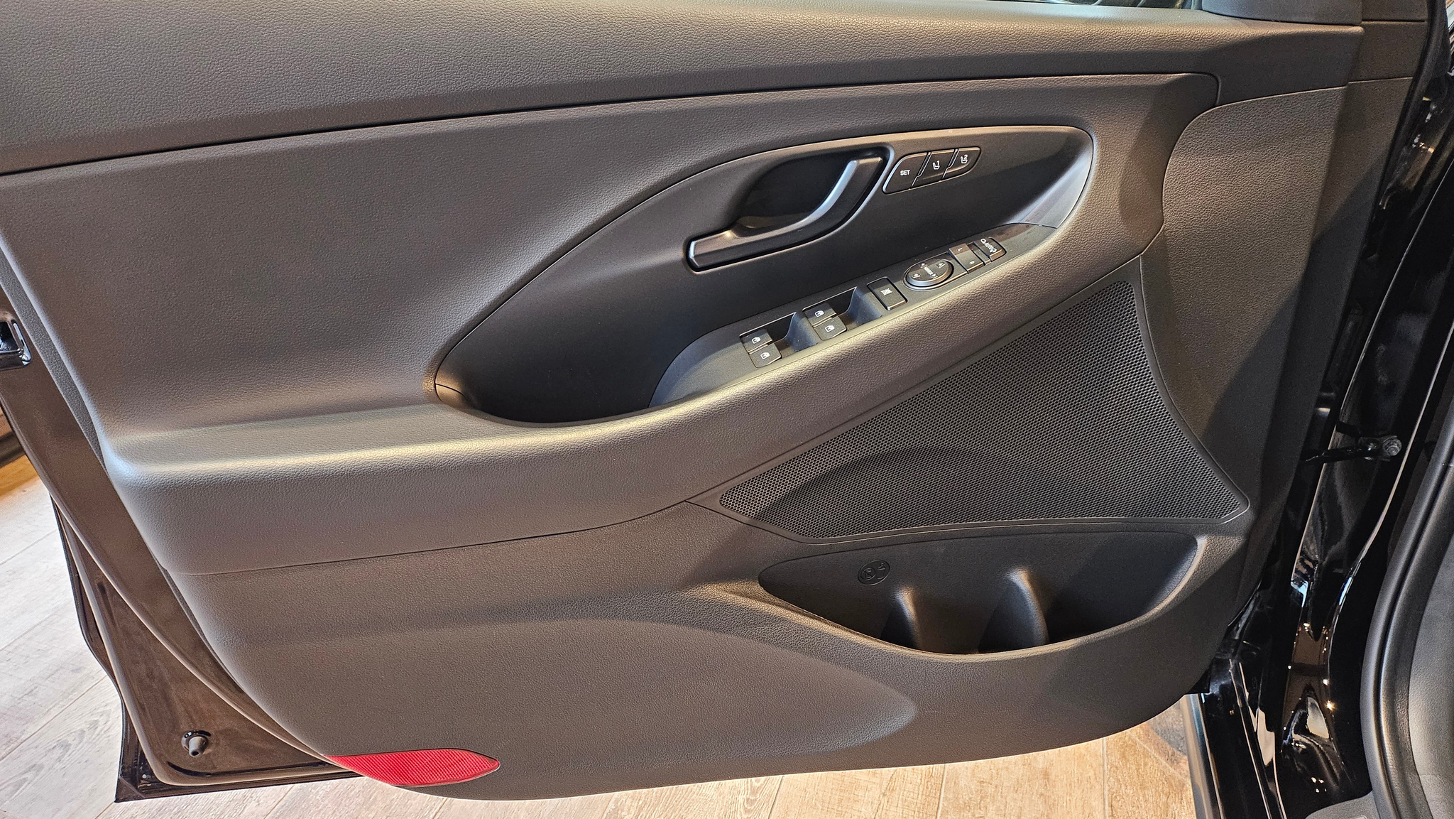 listing desktop thumbnail image 22