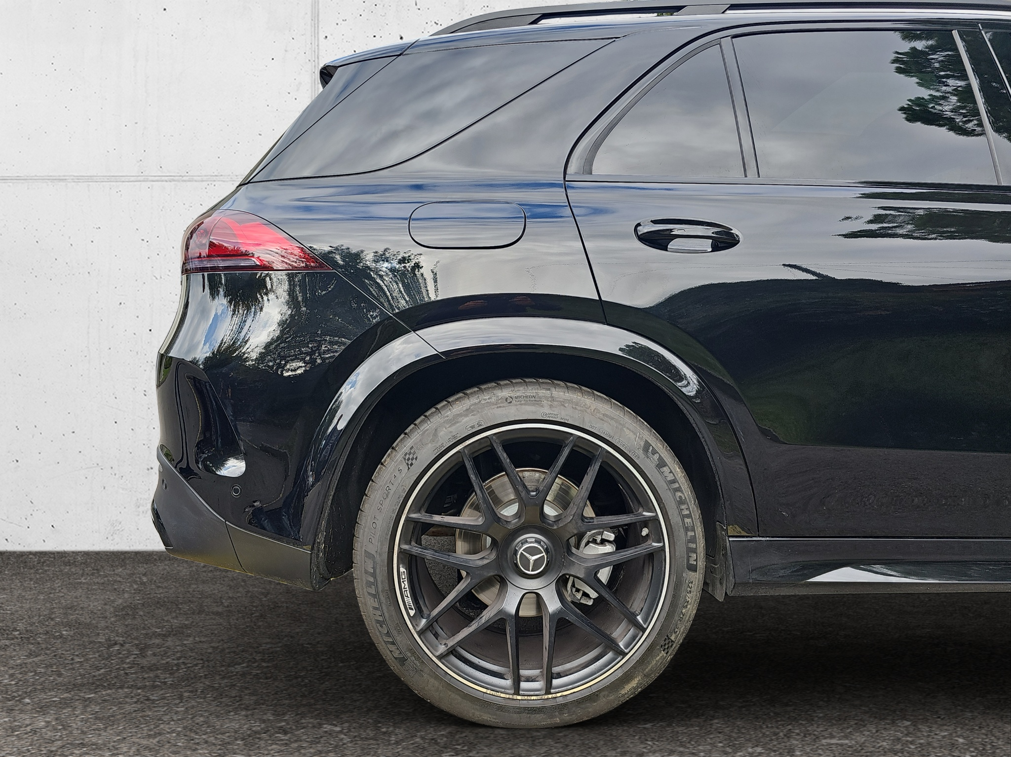 listing desktop thumbnail image 8