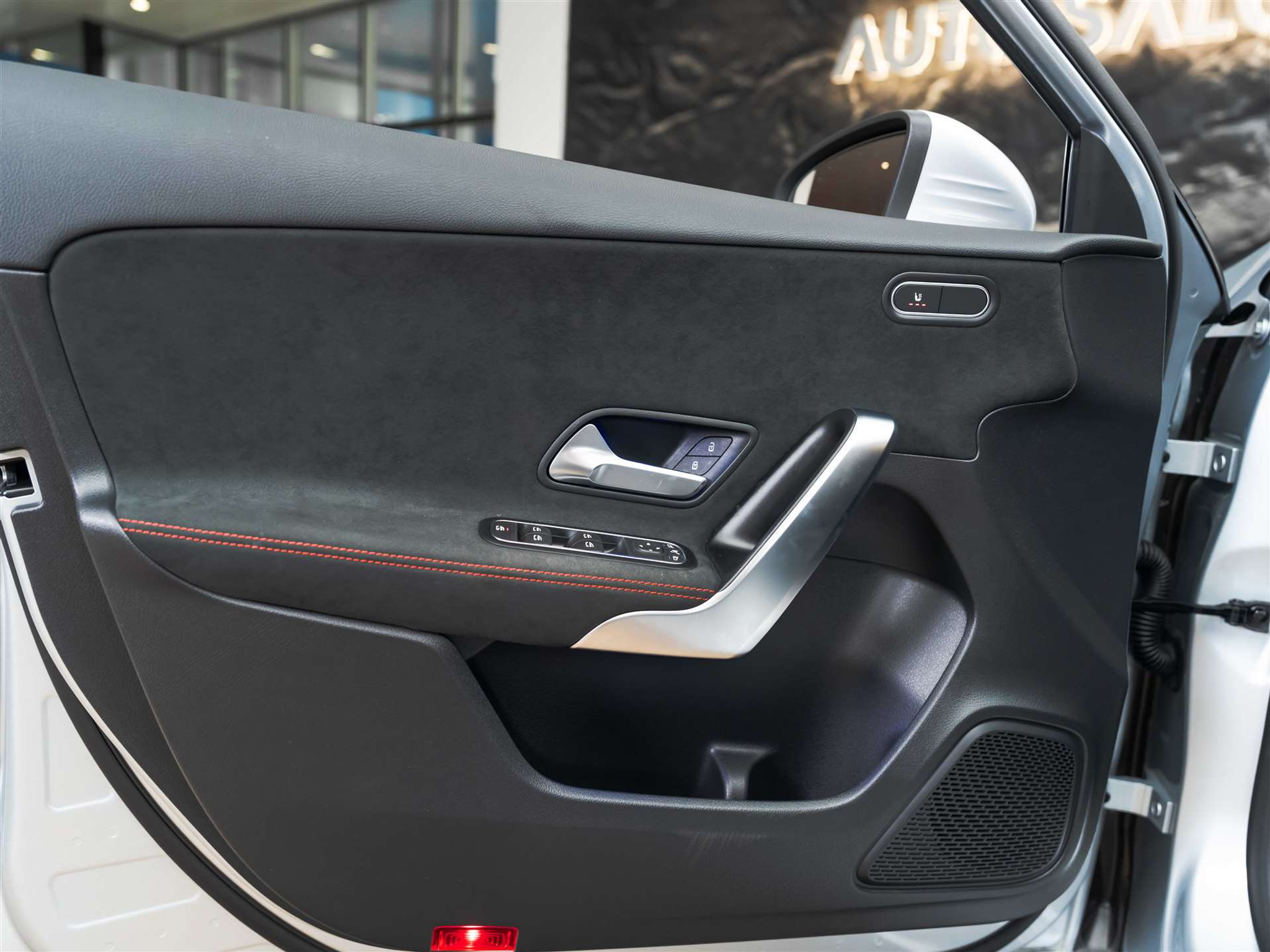 listing desktop thumbnail image 19