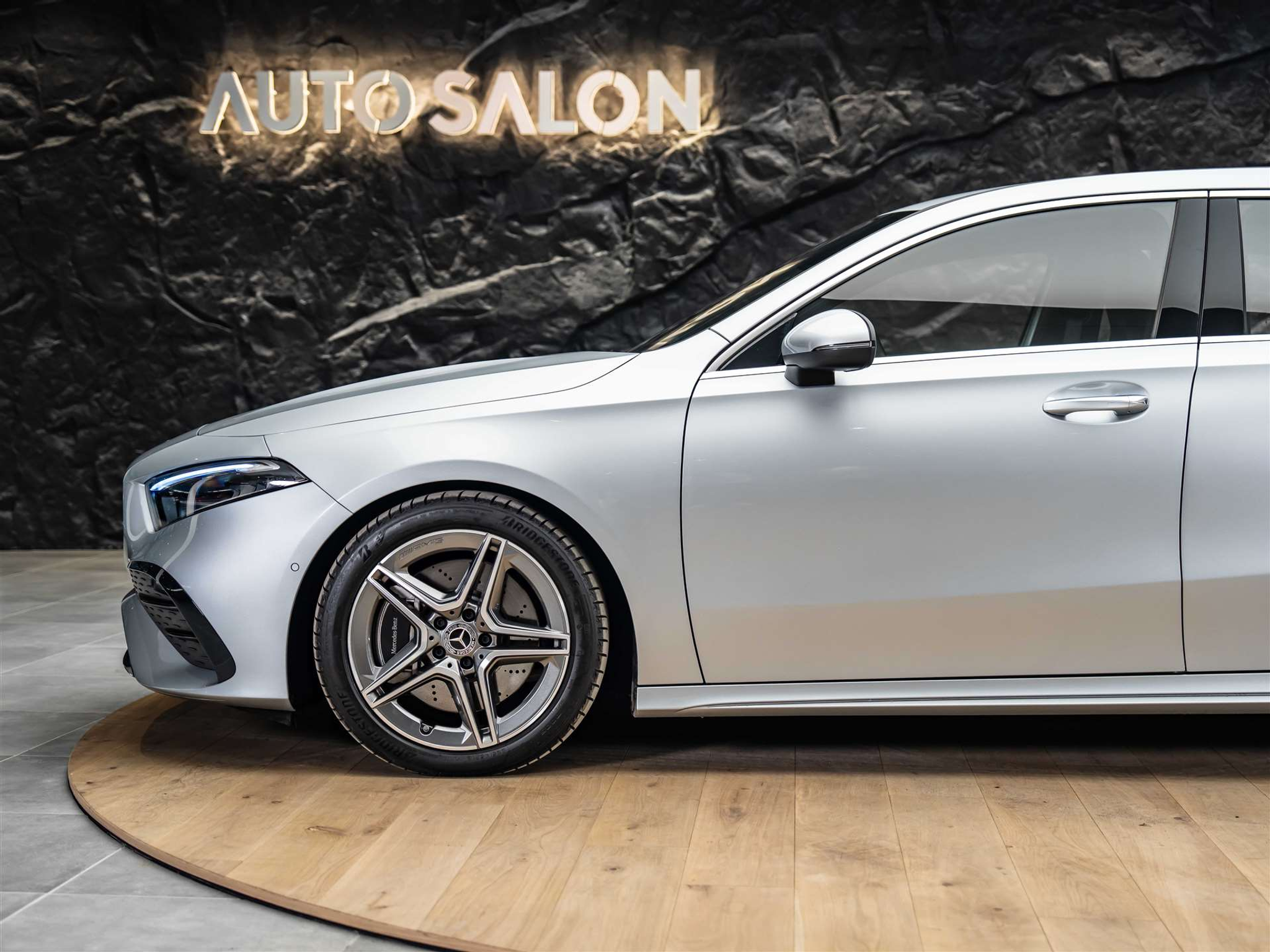 listing desktop thumbnail image 15