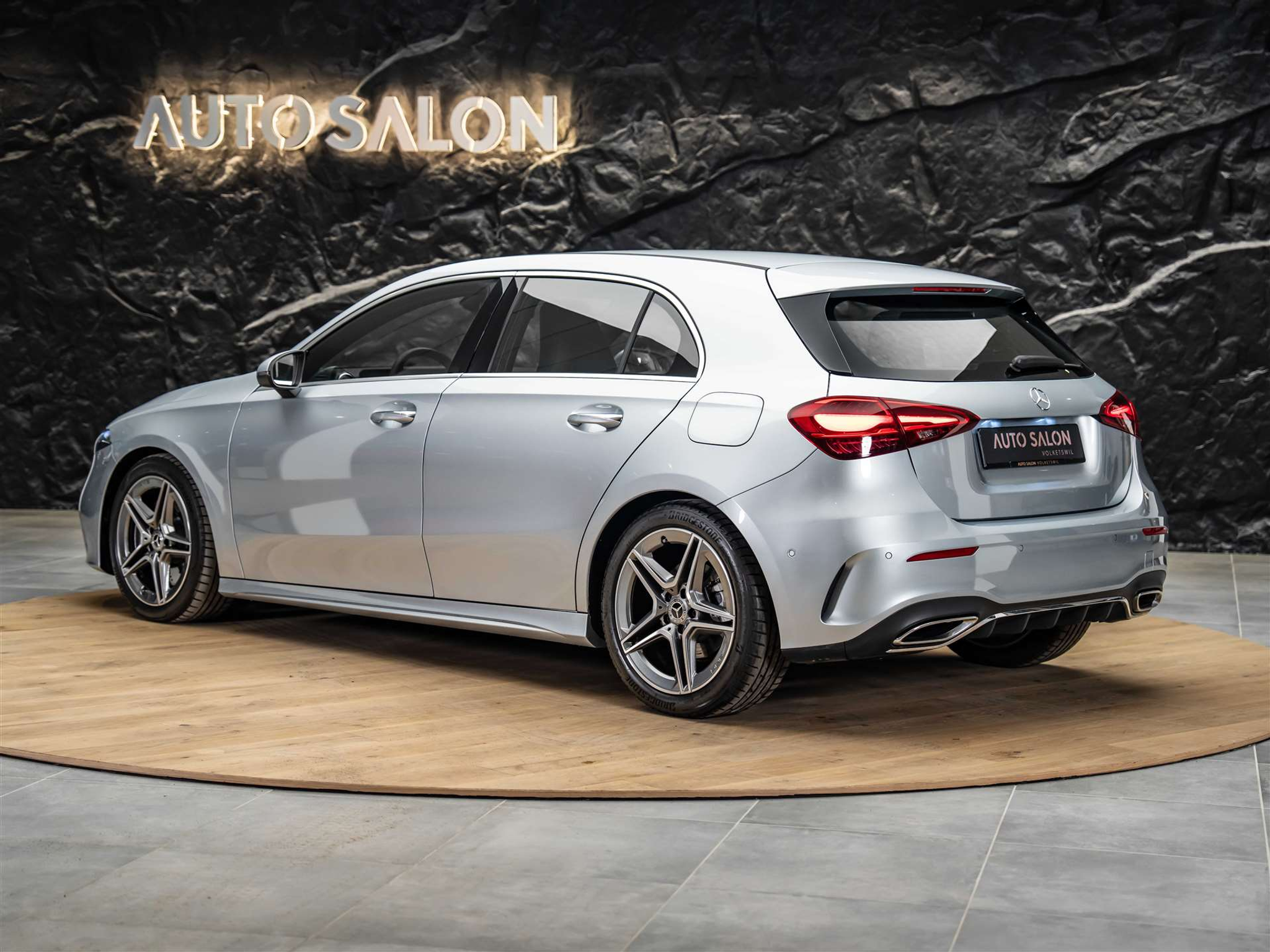 listing desktop thumbnail image 2