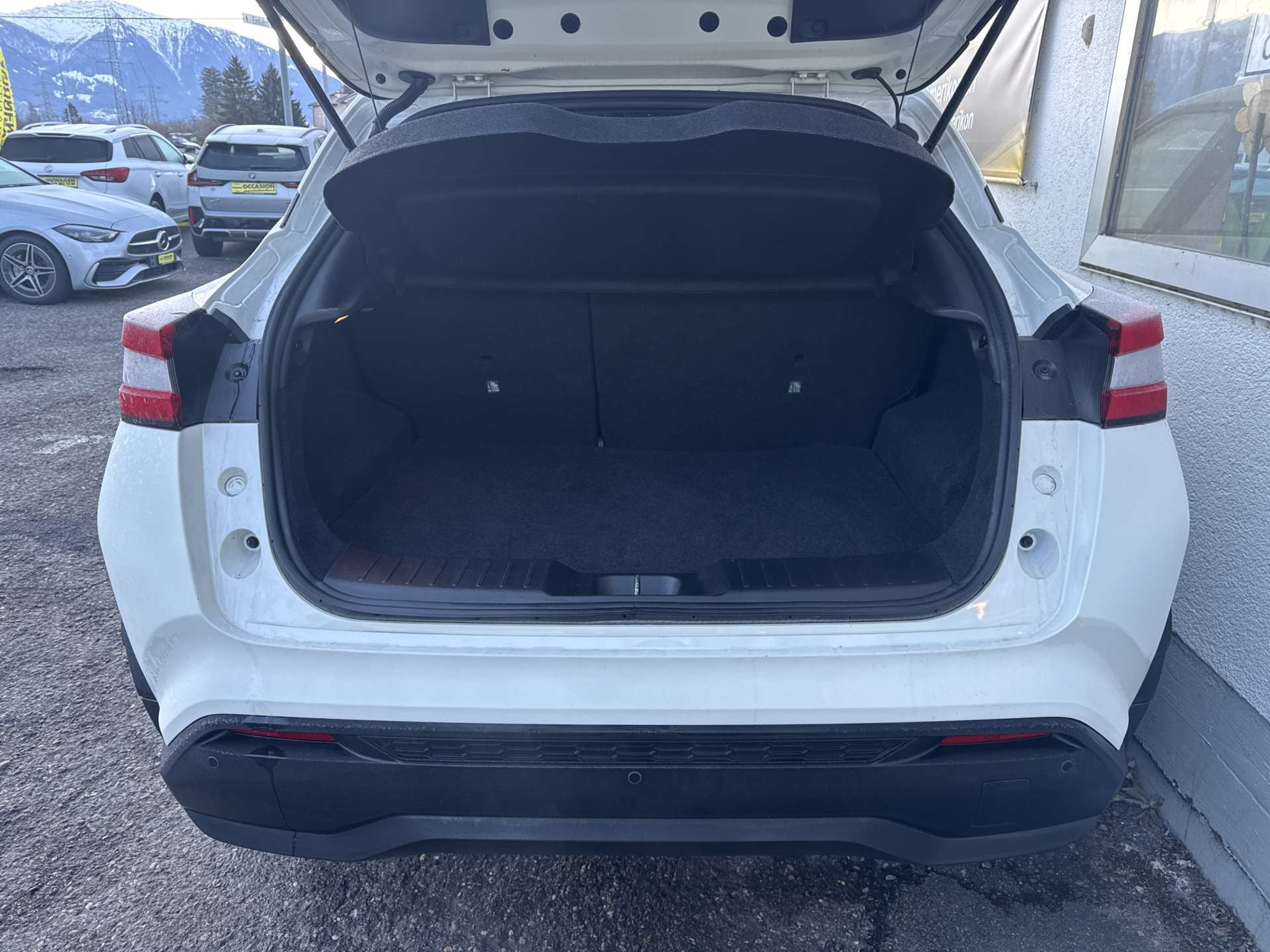 listing desktop thumbnail image 8