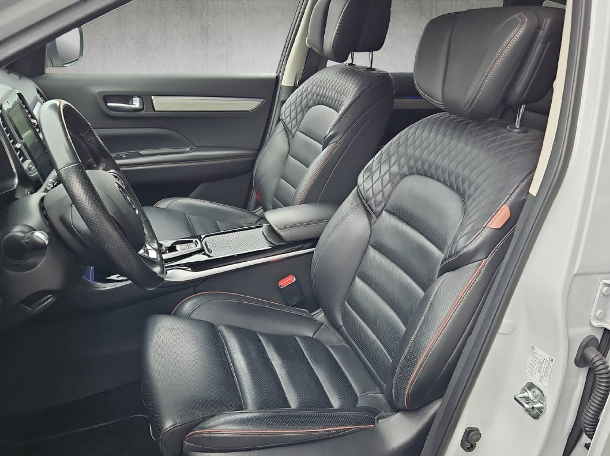 listing desktop thumbnail image 4