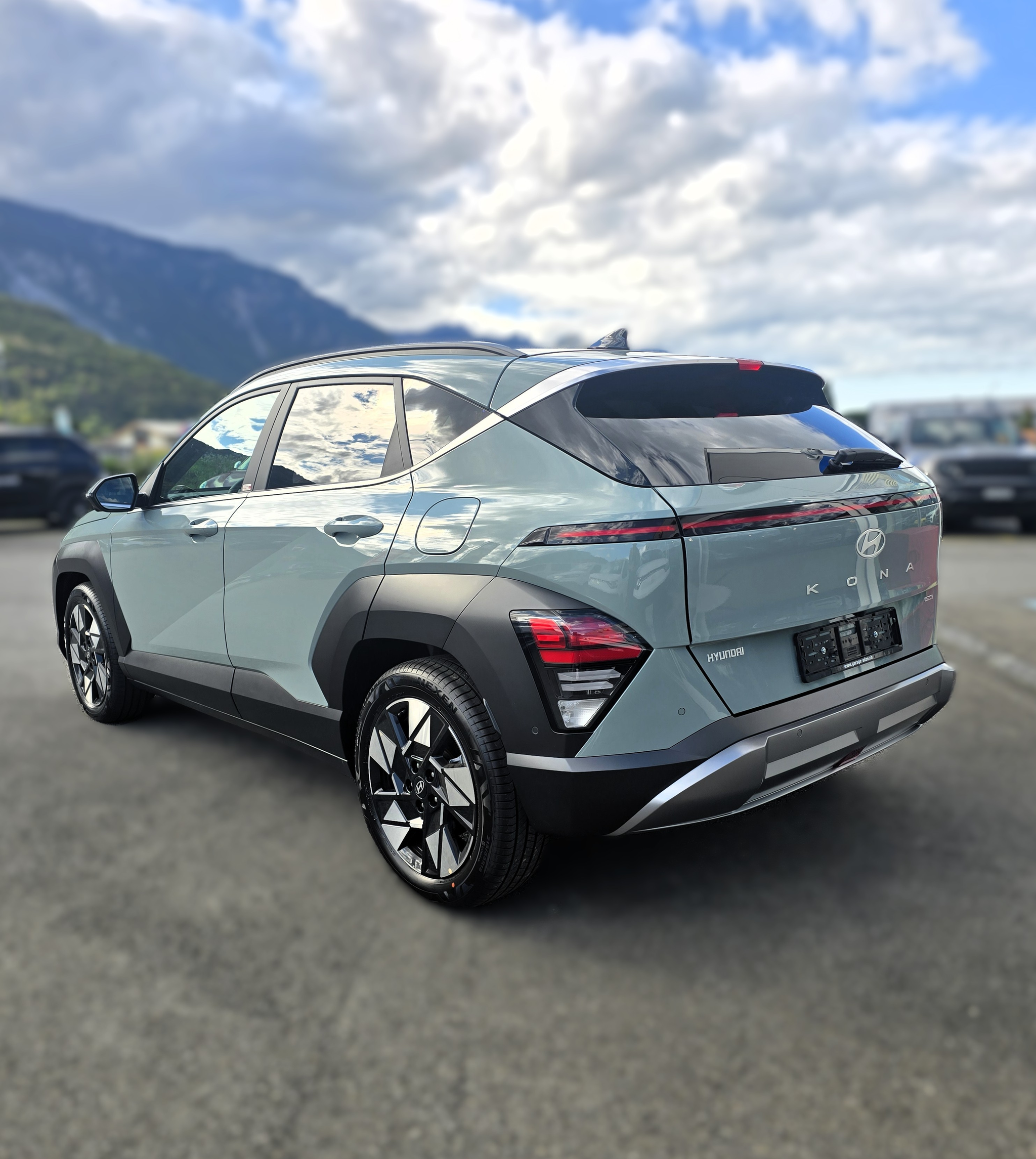 listing desktop thumbnail image 3