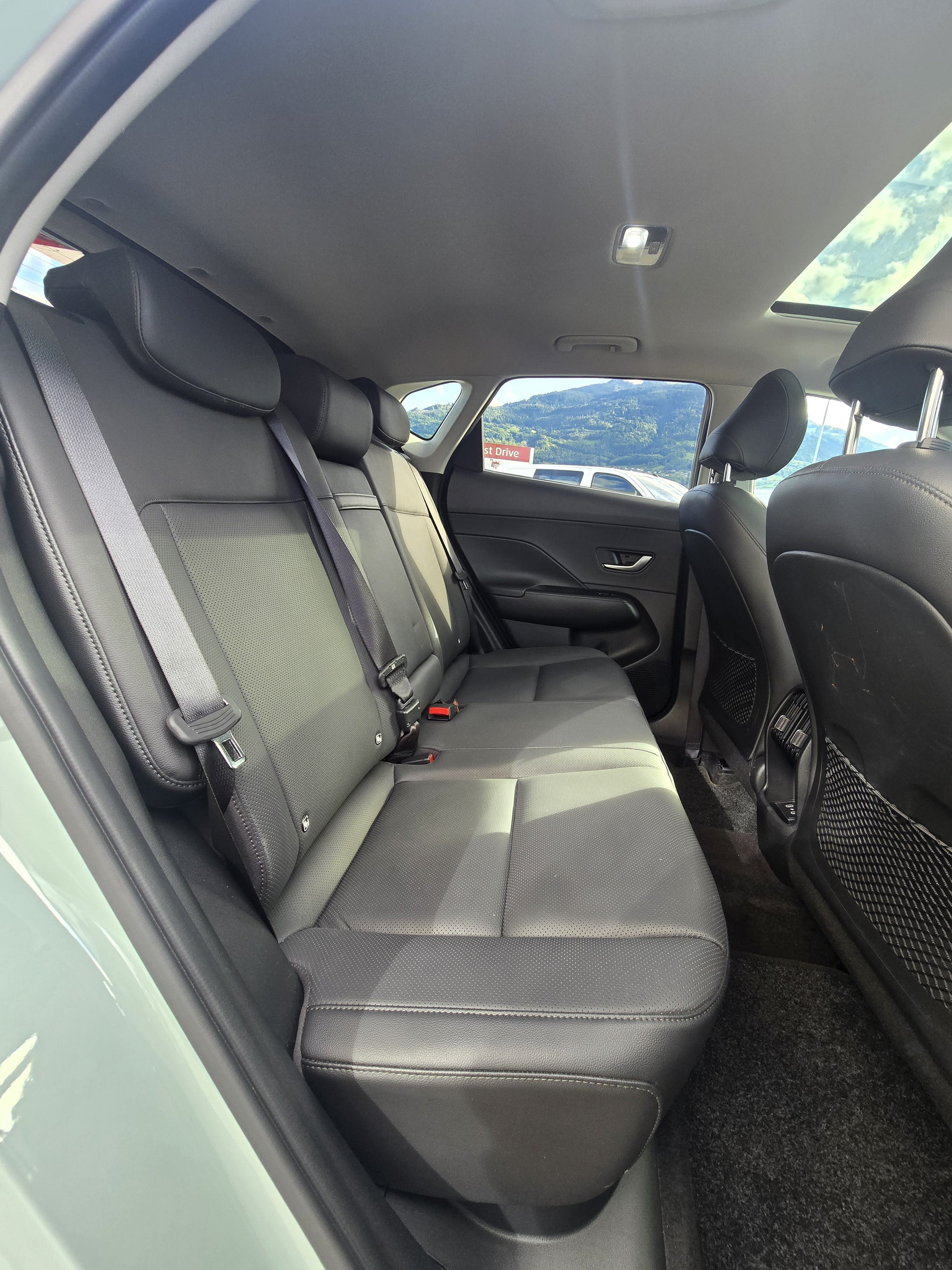 listing desktop thumbnail image 17