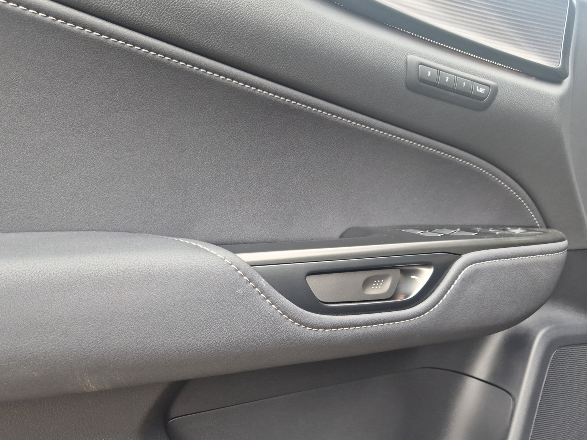 listing desktop thumbnail image 10