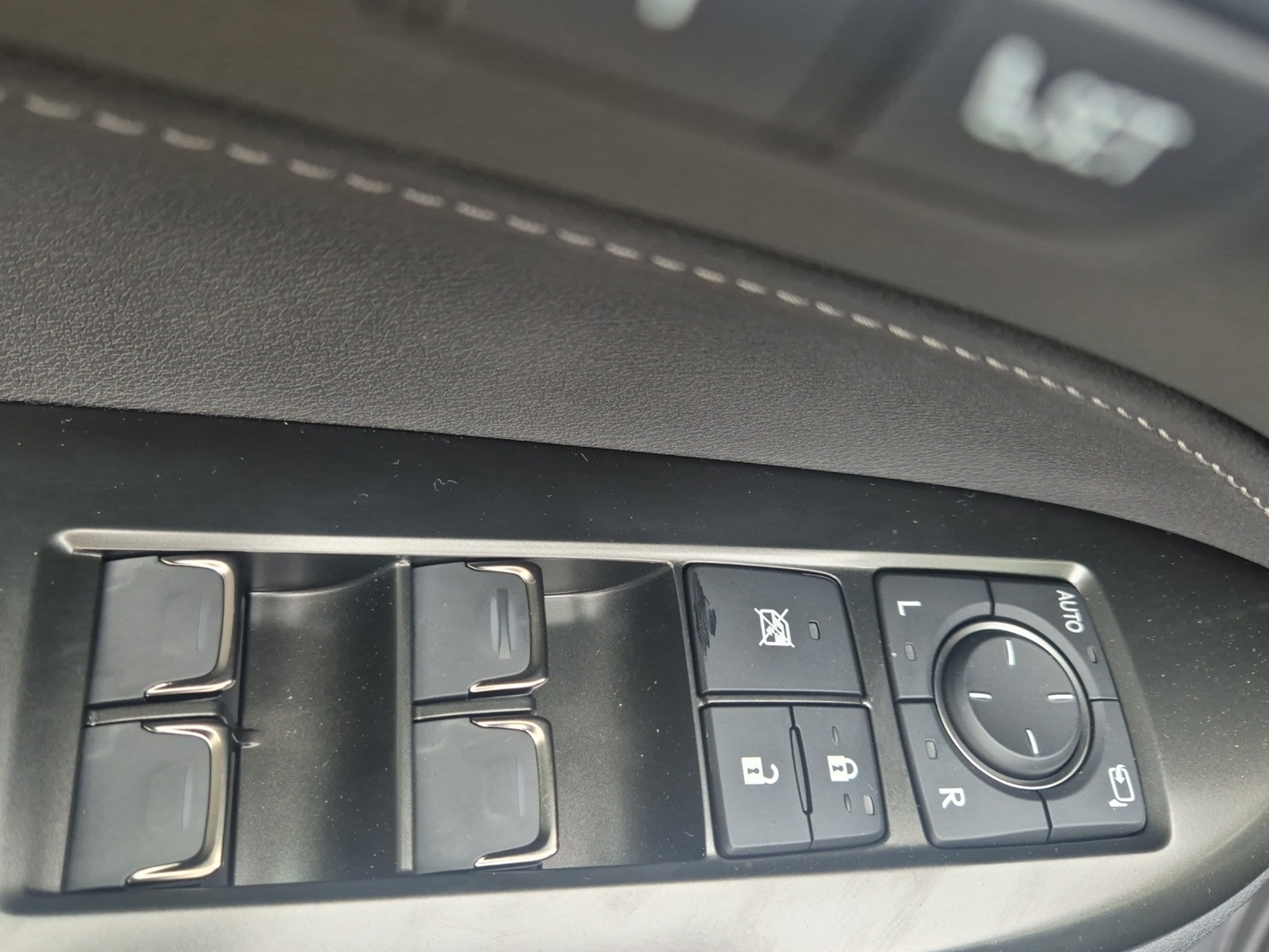 listing desktop thumbnail image 12