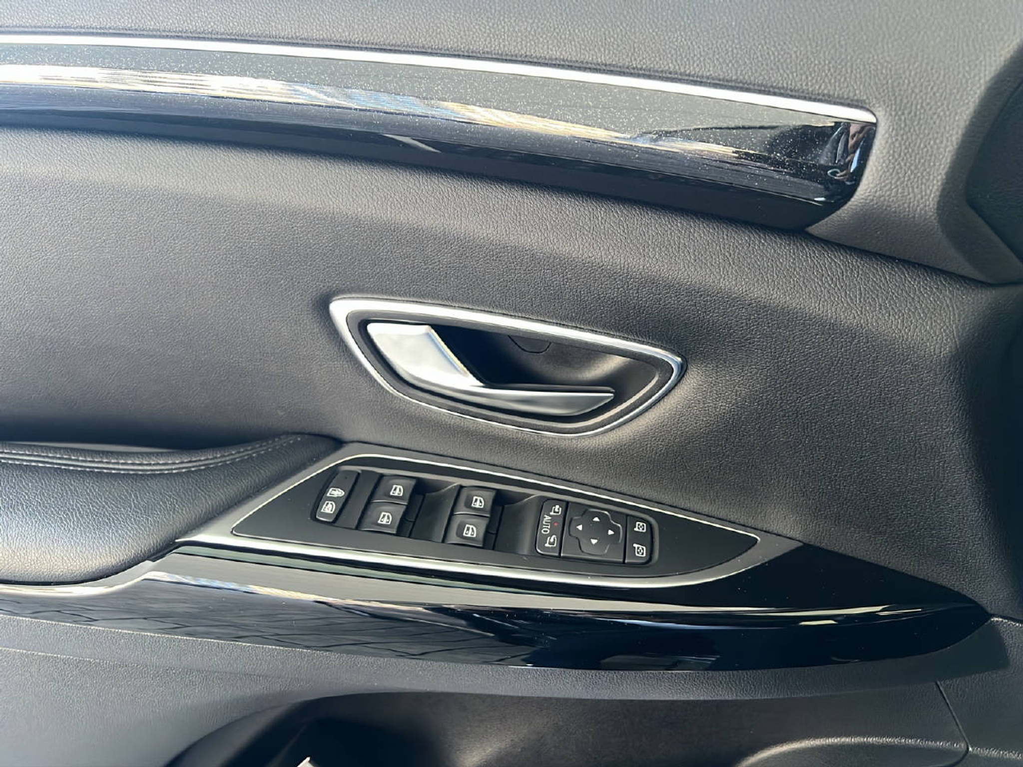 listing desktop thumbnail image 17