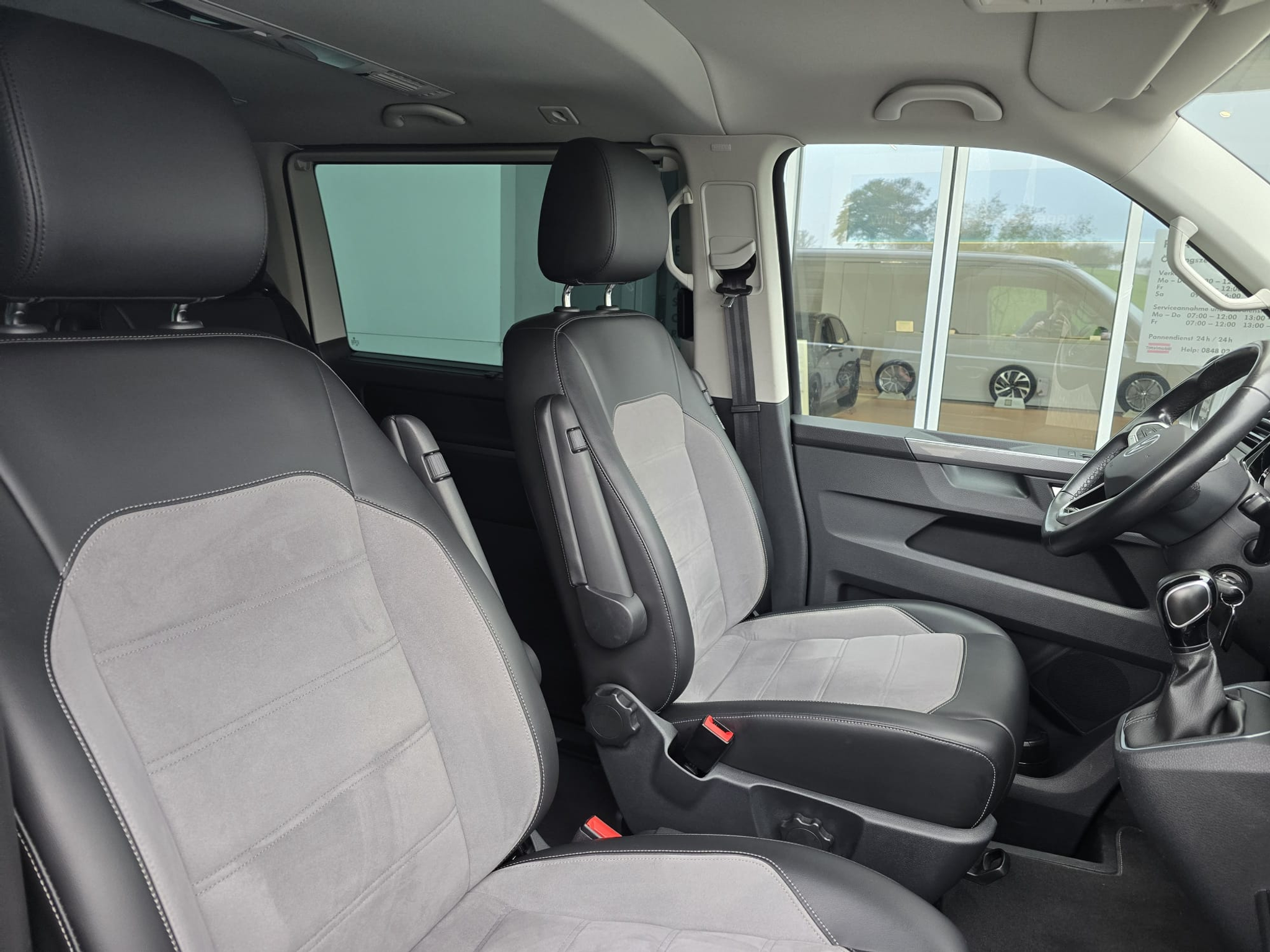 listing desktop thumbnail image 3