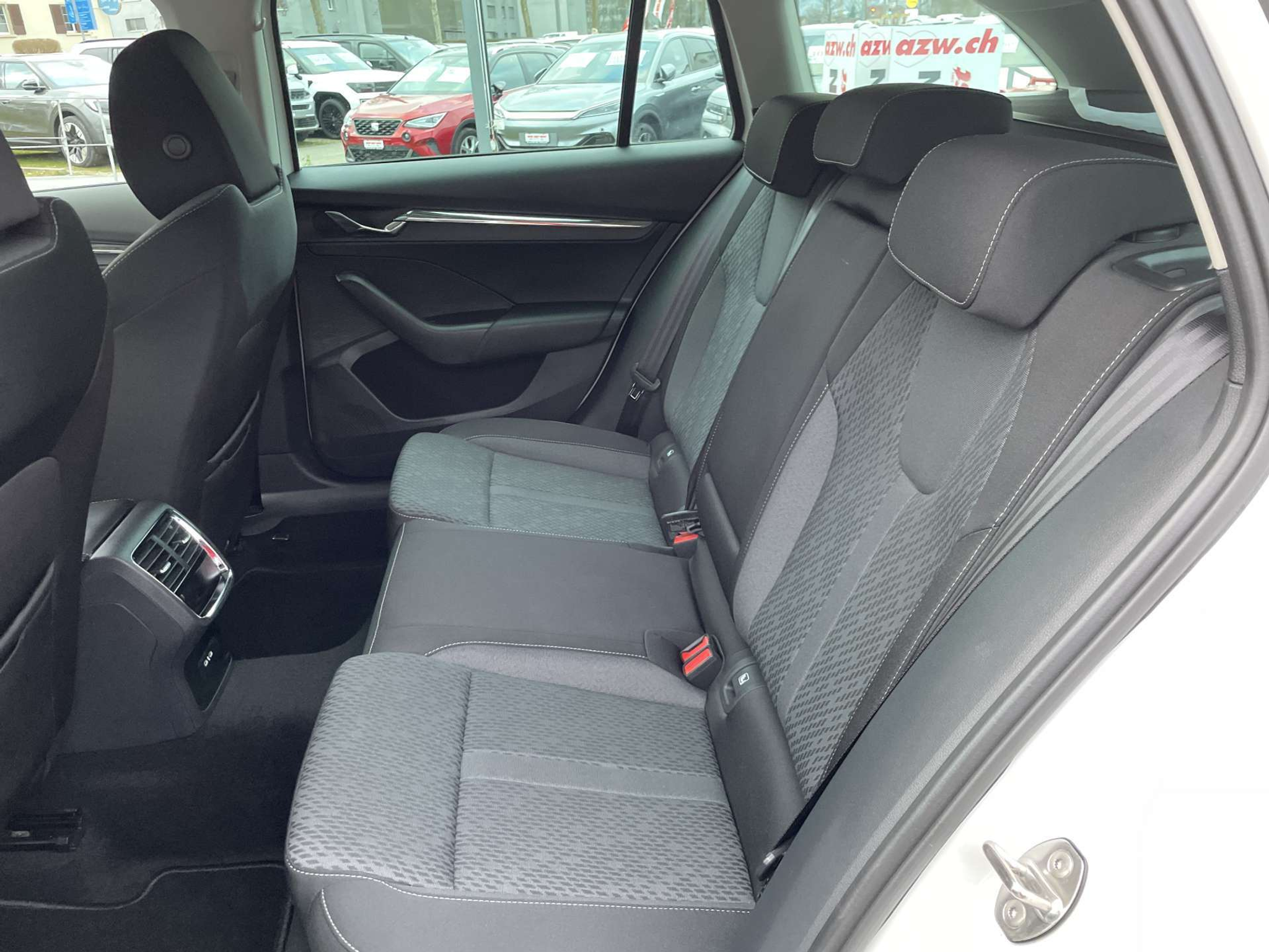 listing desktop thumbnail image 6