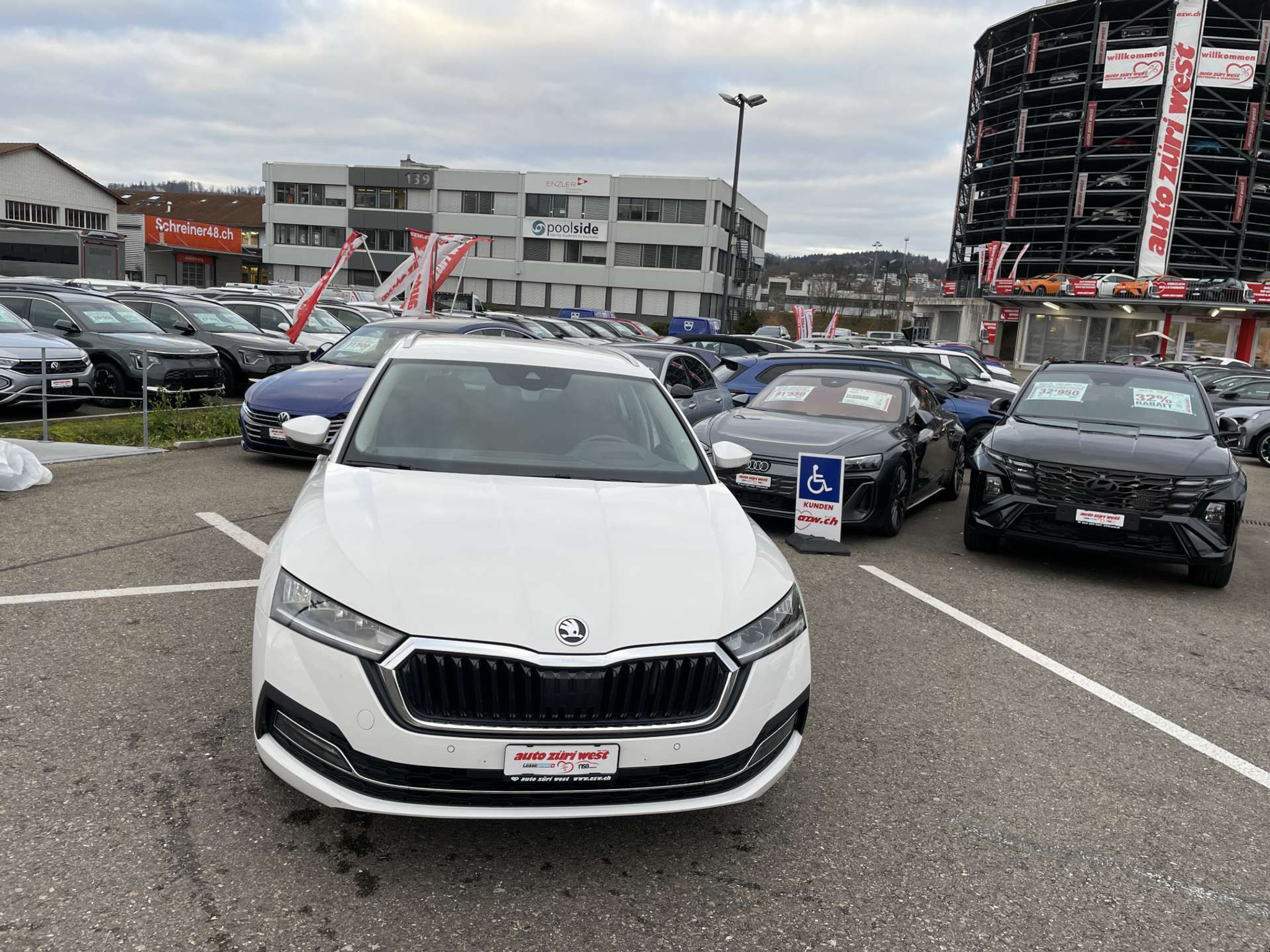 listing desktop thumbnail image 13