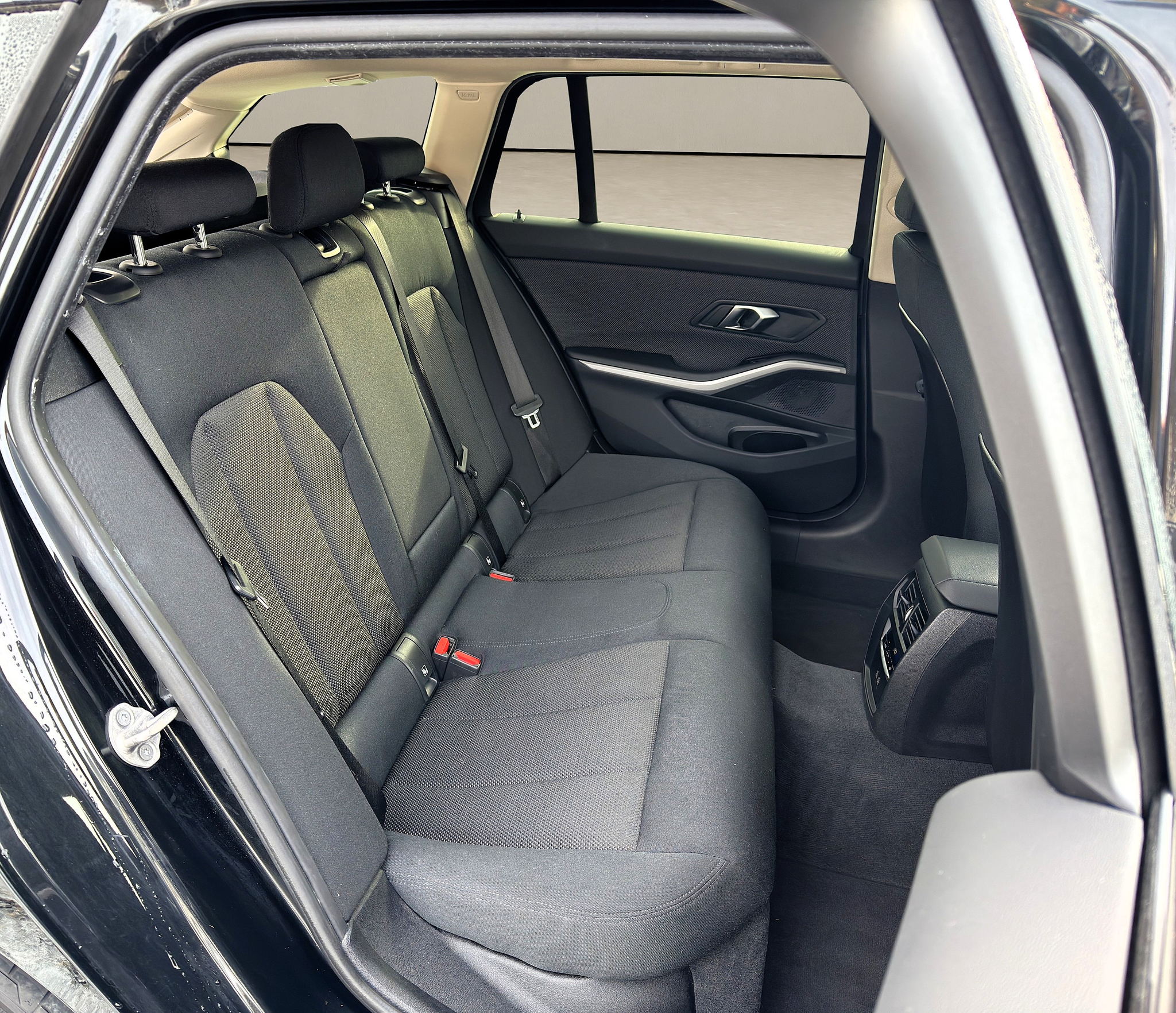 listing desktop thumbnail image 14