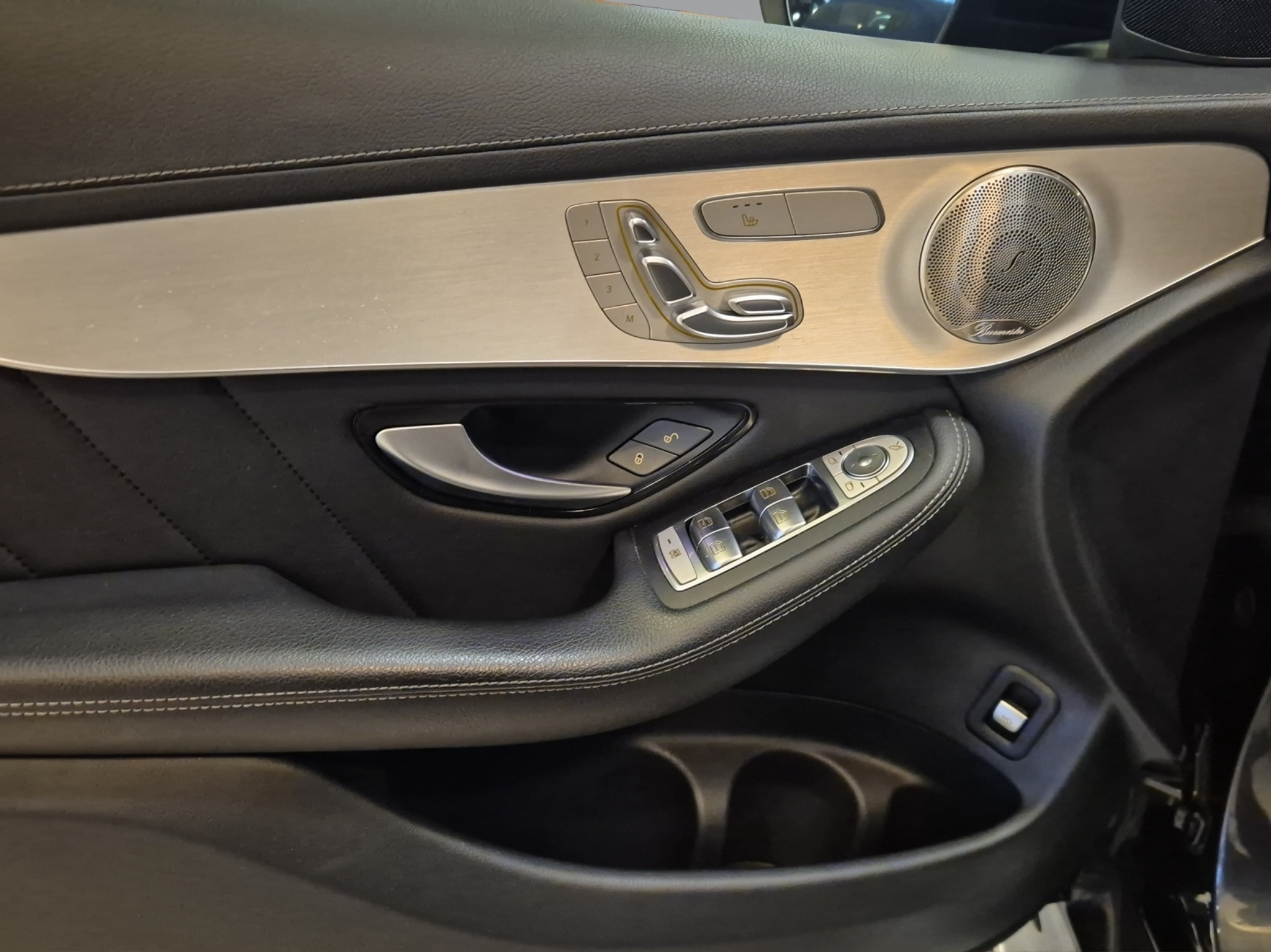 listing desktop thumbnail image 7