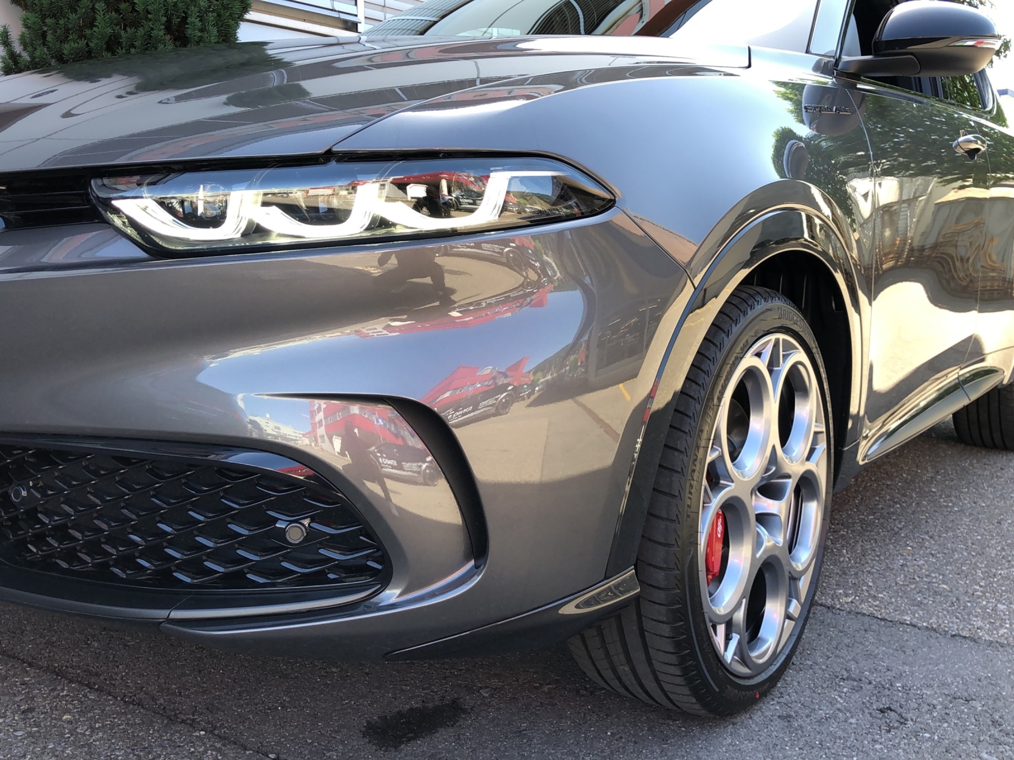 listing desktop thumbnail image 4