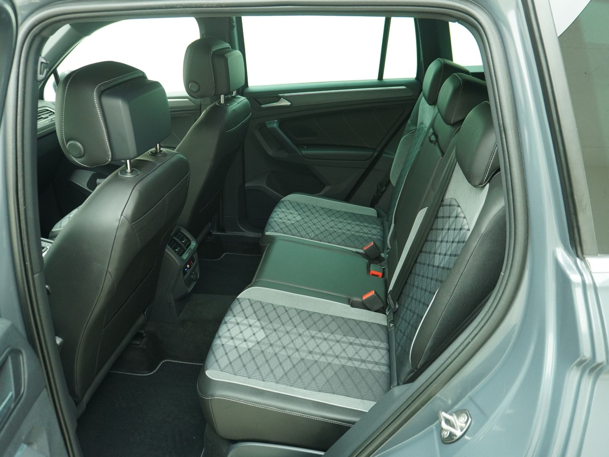 listing desktop thumbnail image 9