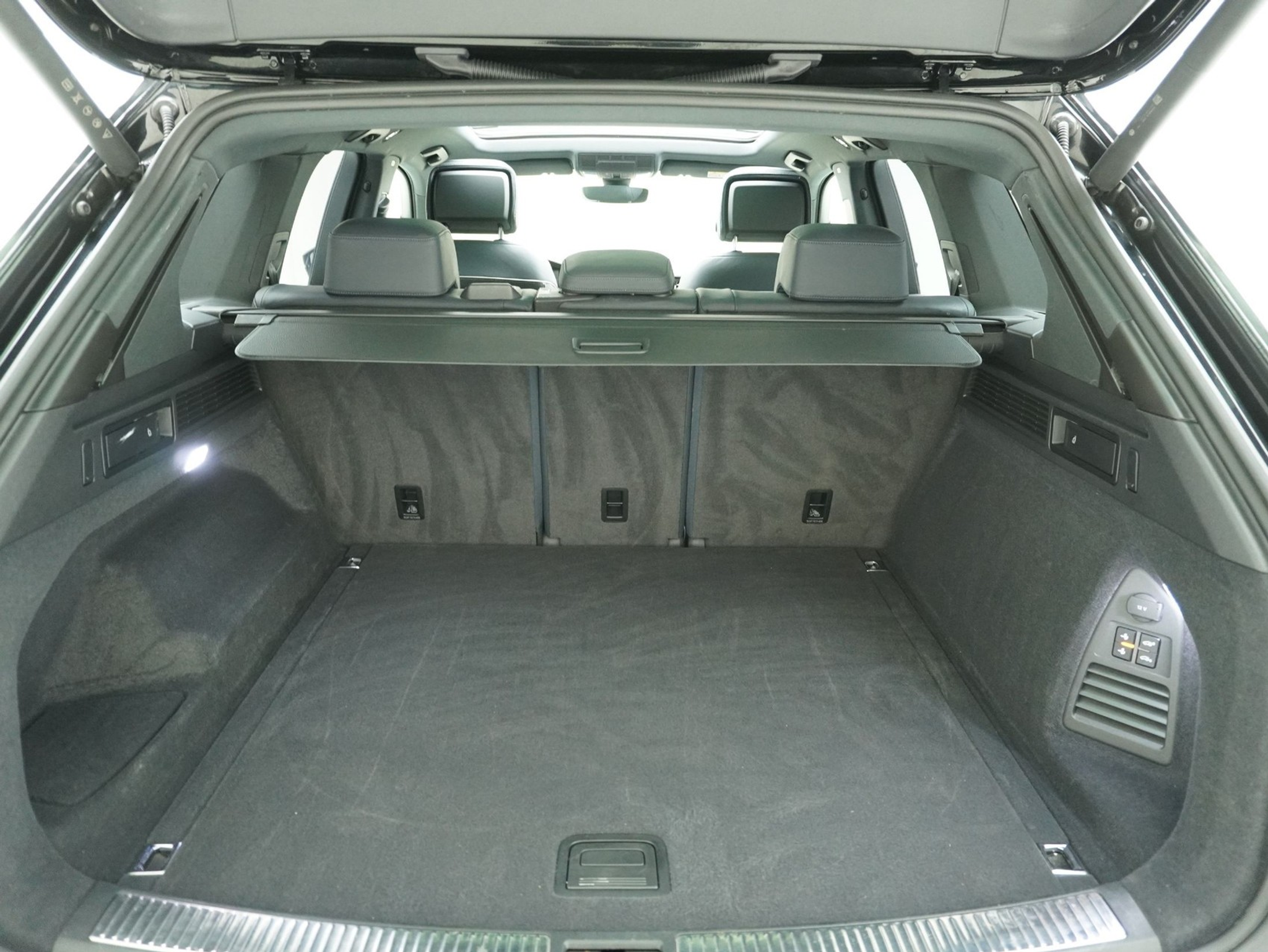 listing desktop thumbnail image 11