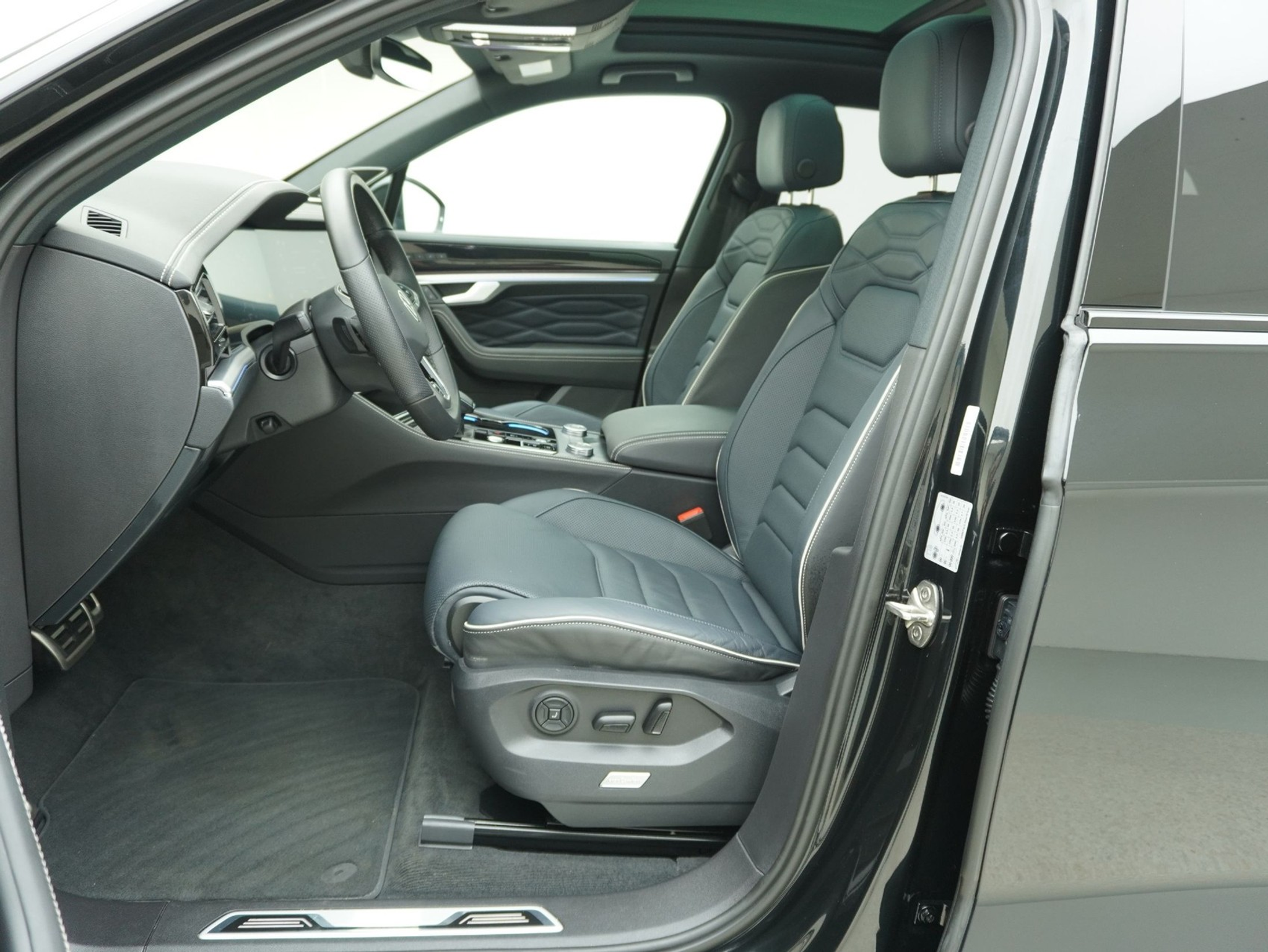 listing desktop thumbnail image 7