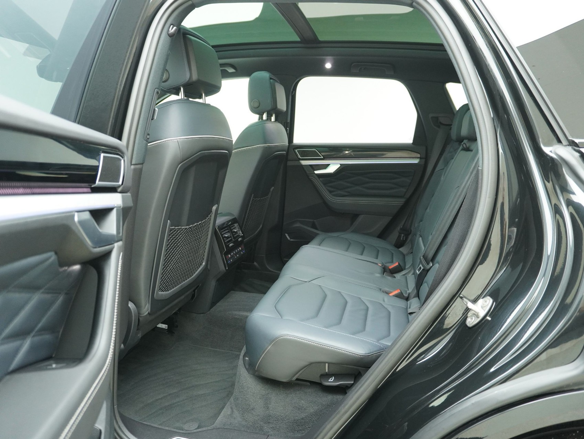 listing desktop thumbnail image 10