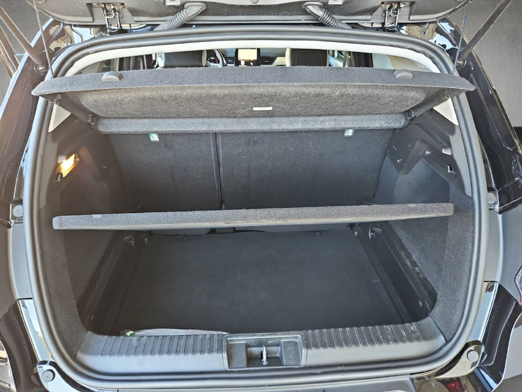 listing desktop thumbnail image 9