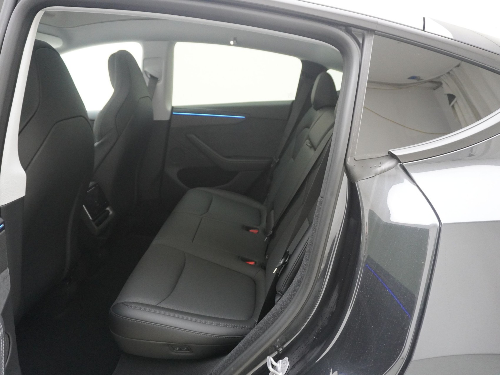 listing desktop thumbnail image 16