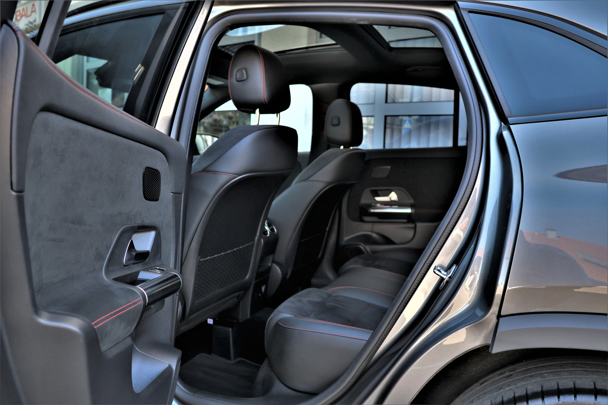 listing desktop thumbnail image 11