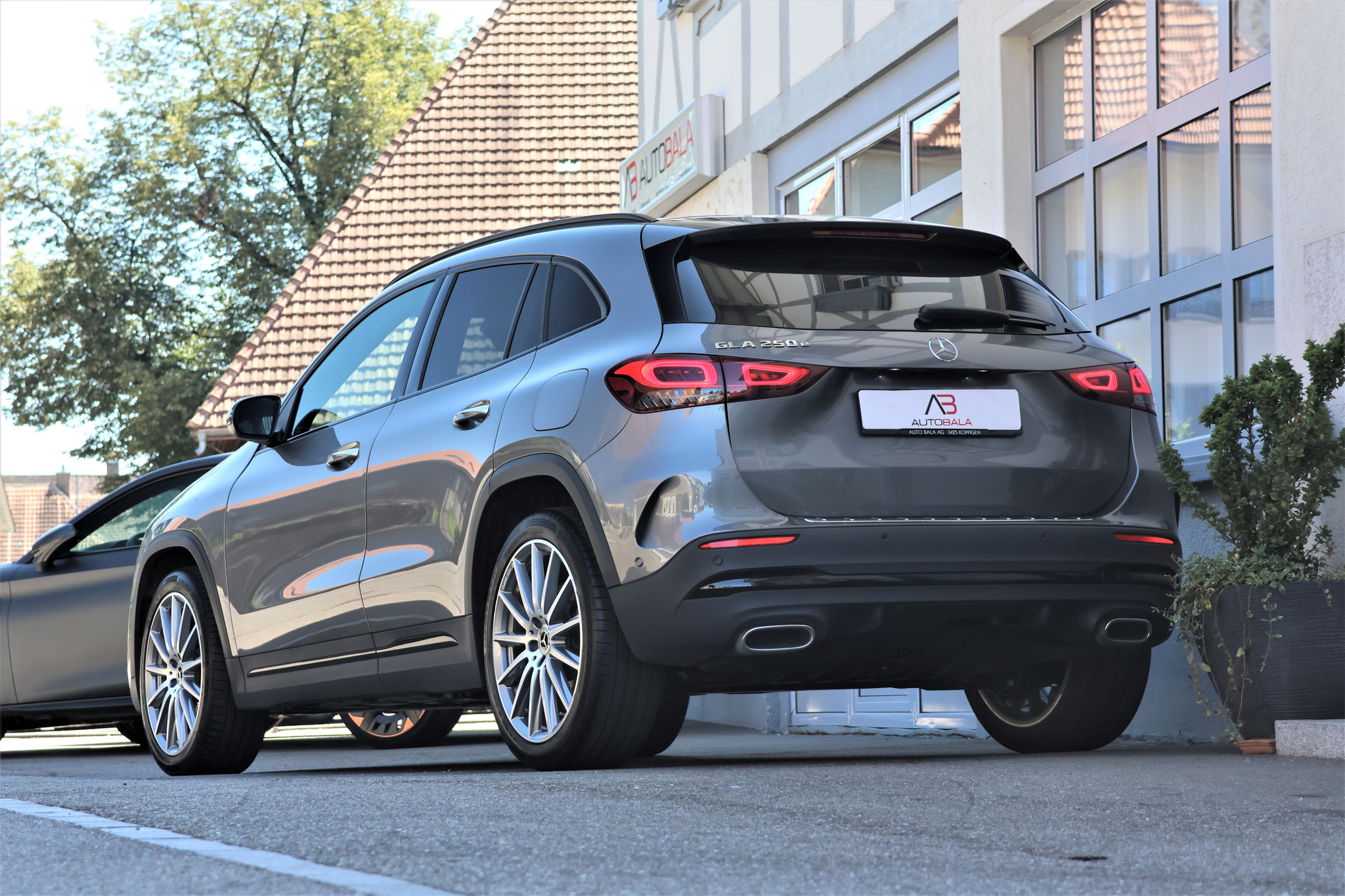 listing desktop thumbnail image 2