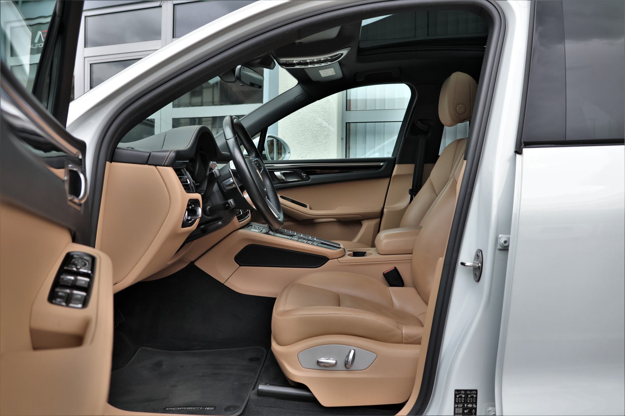 listing desktop thumbnail image 7