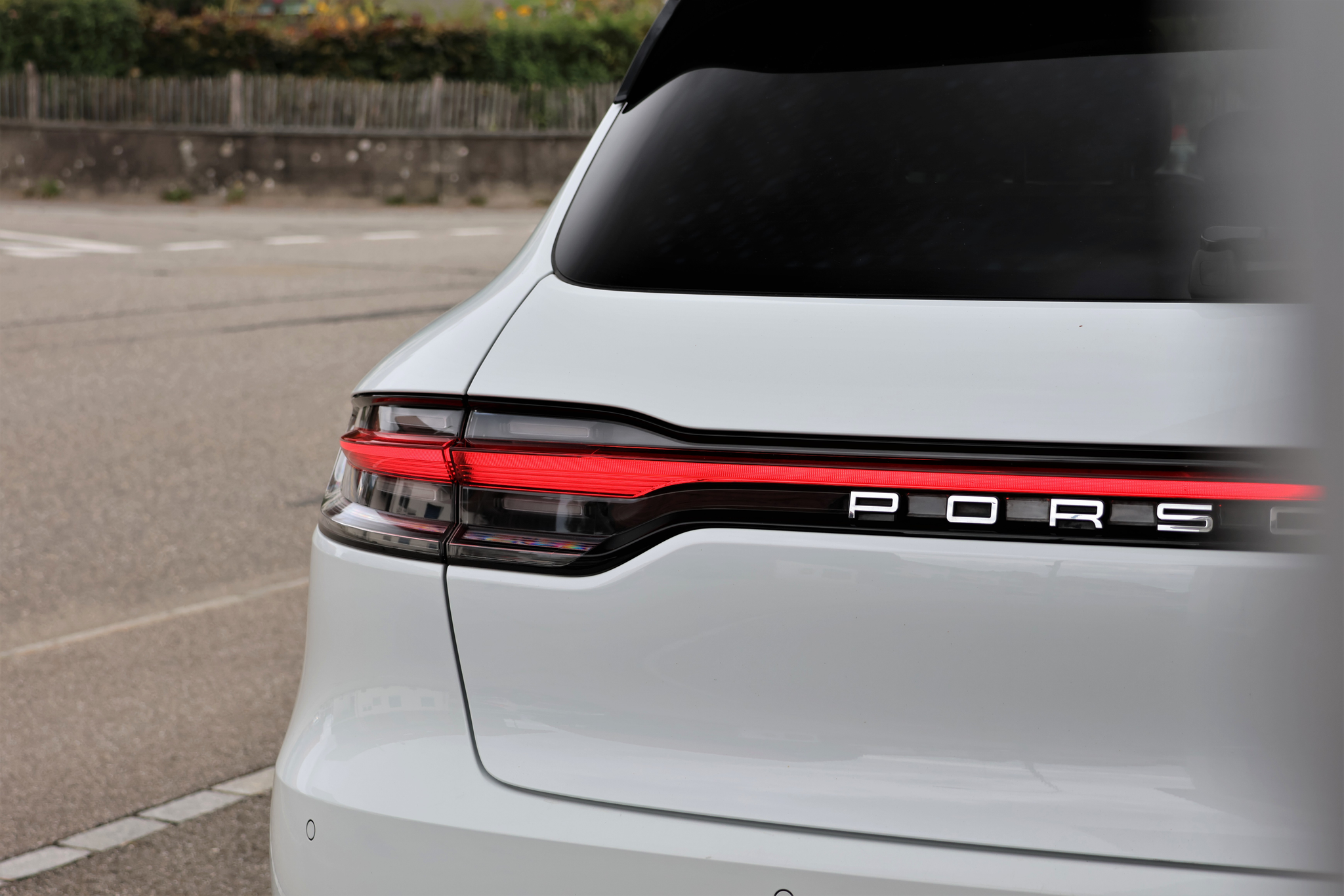 listing desktop thumbnail image 4