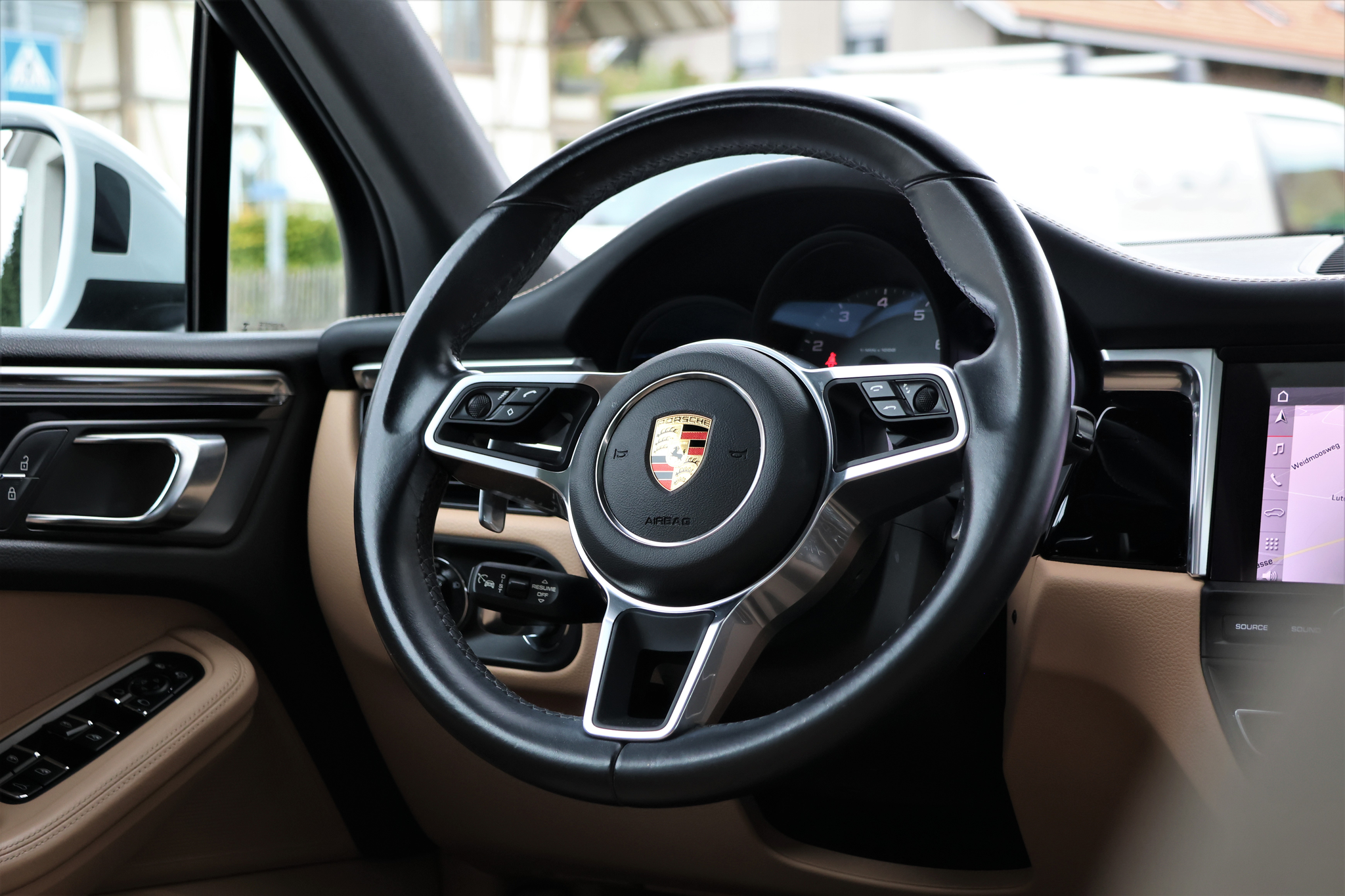 listing desktop thumbnail image 12